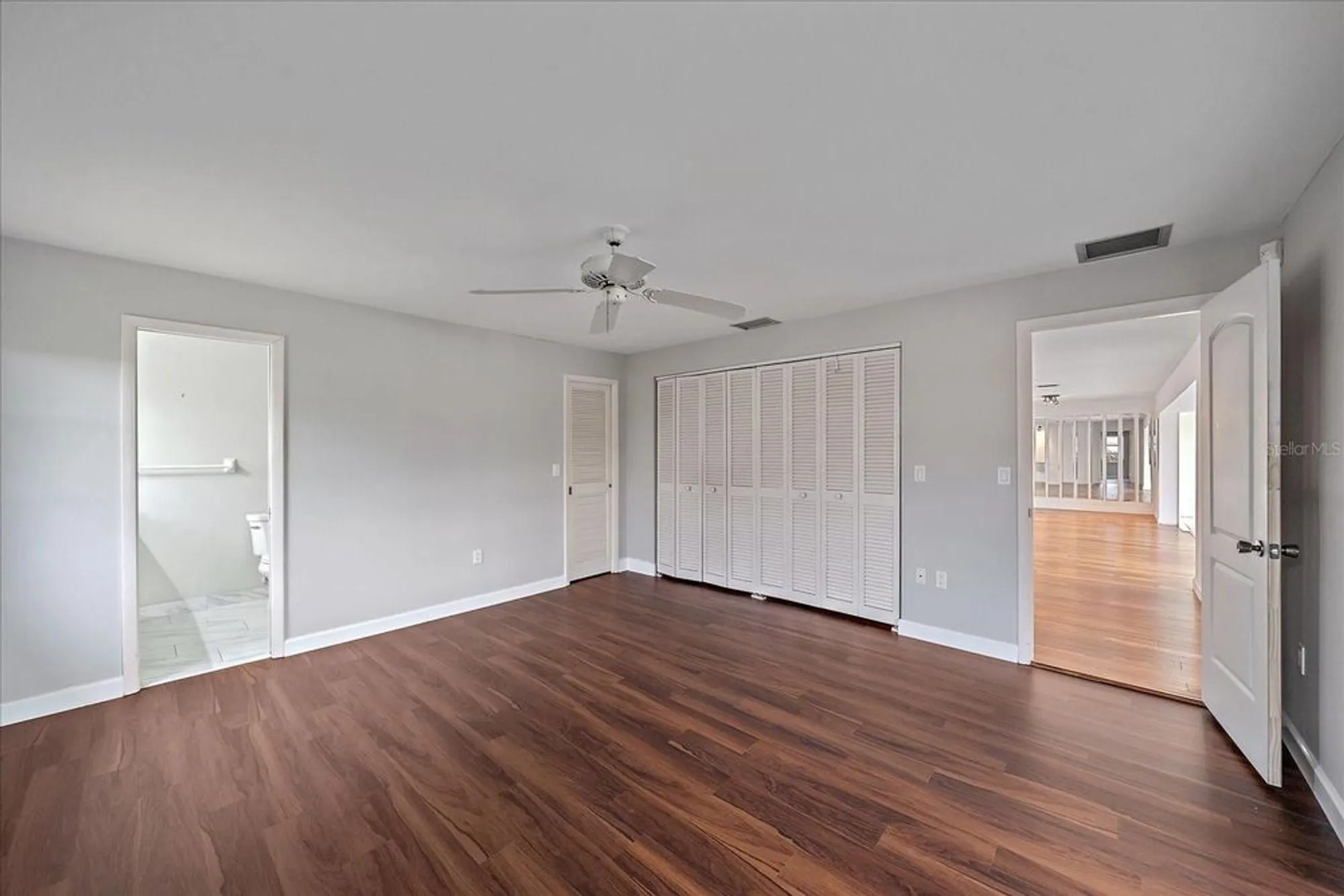 Property Slideshow image 25 of 36 | 7077 w country club dr, Sarasota, FL, 34243