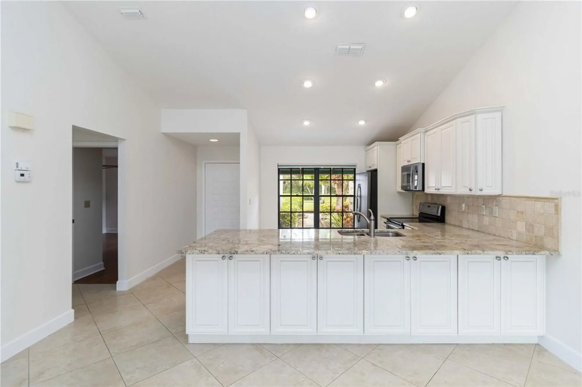 Property Slideshow image 17 of 60 | 6085 clubside dr, Sarasota, FL, 34243