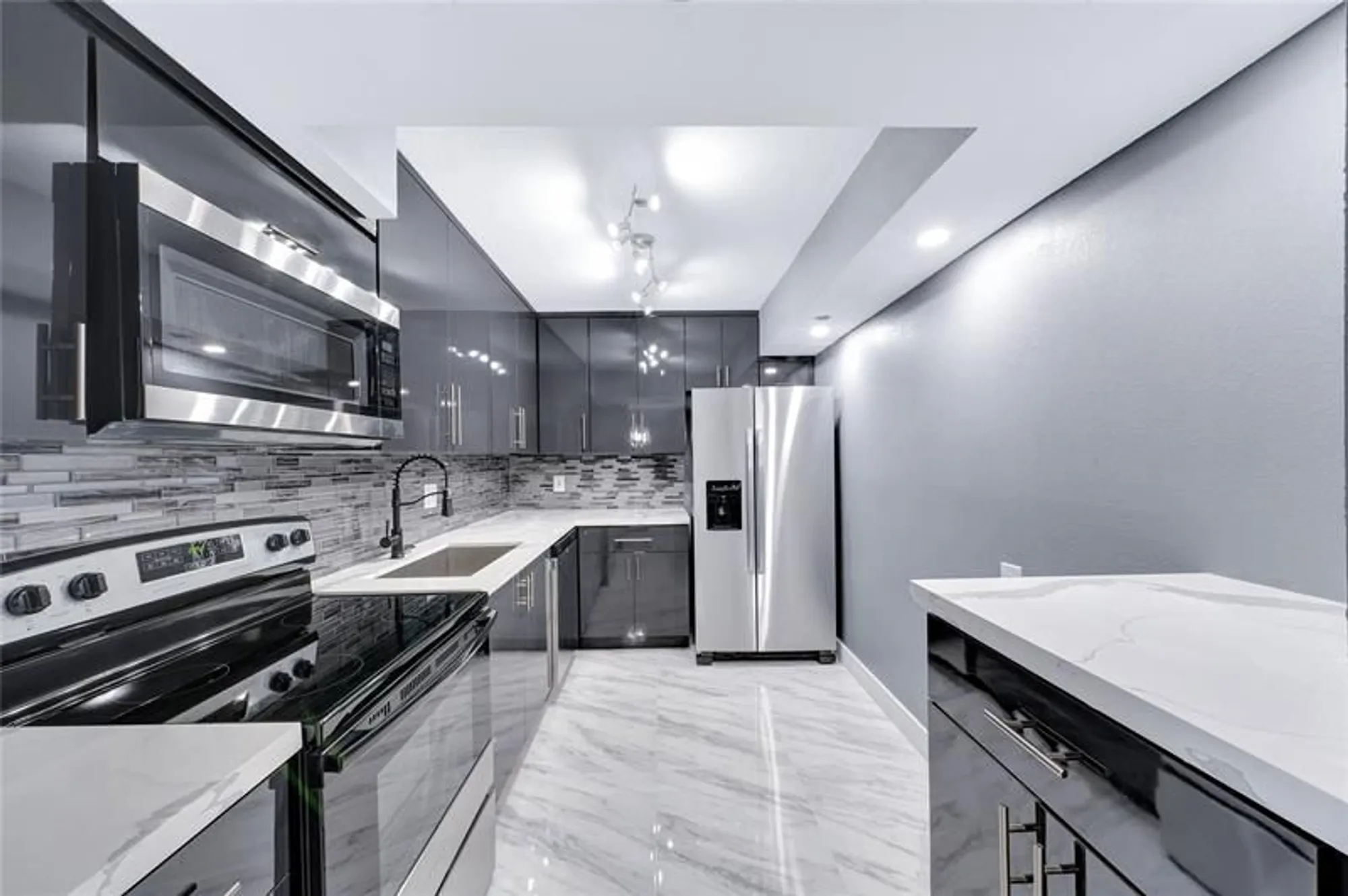 Property Slideshow image 3 of 53 | 1100 saint charles pl 708, Pembroke Pines, FL, 33026