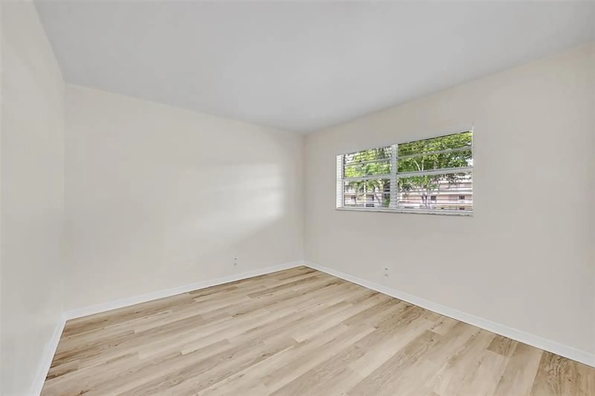 Property Slideshow image 12 of 42 | 23 abbey ln 202, Delray Beach, FL, 33446