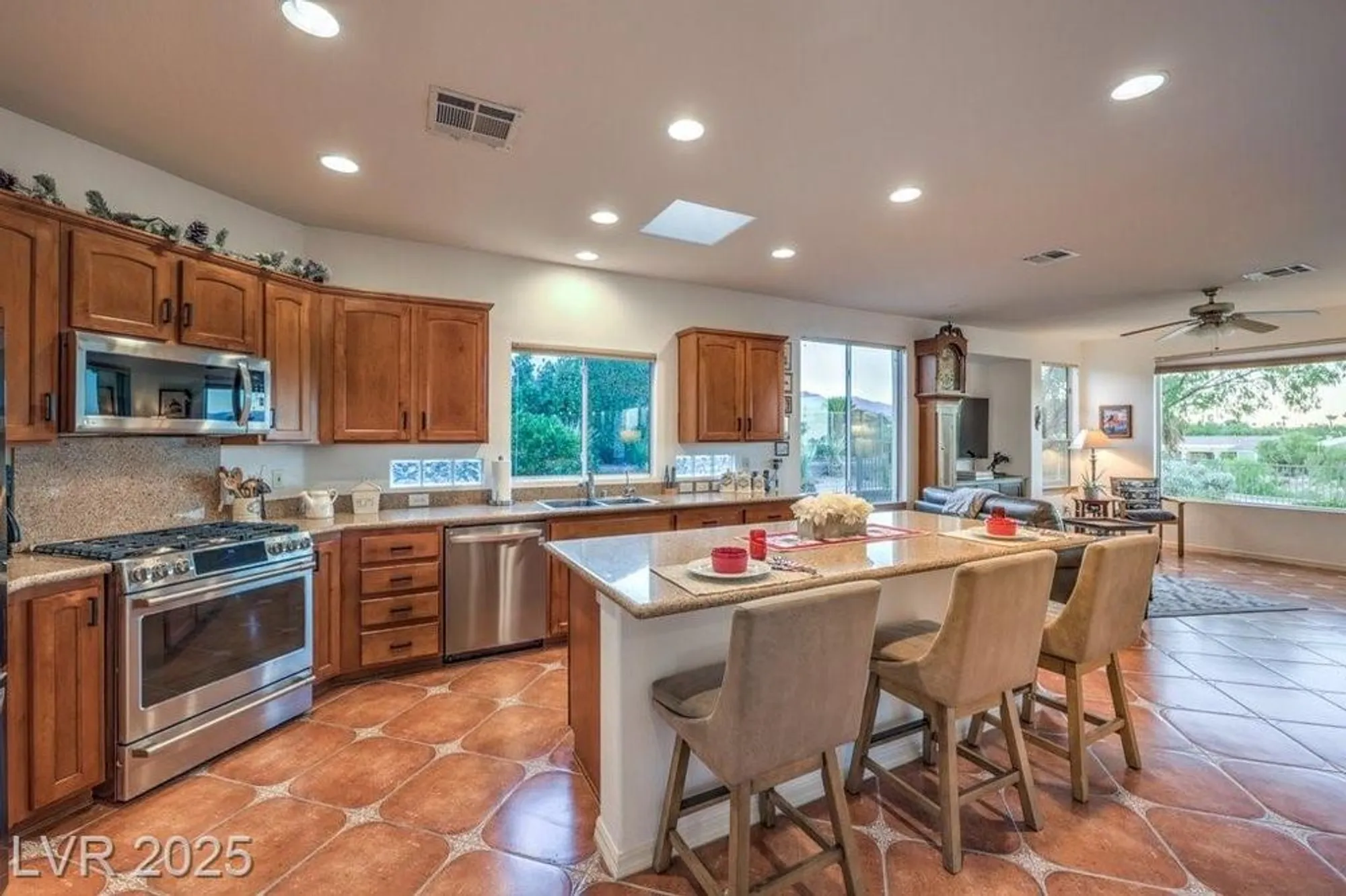 Property Slideshow image 8 of 39 | 10536 abisso dr, Las Vegas, NV, 89135