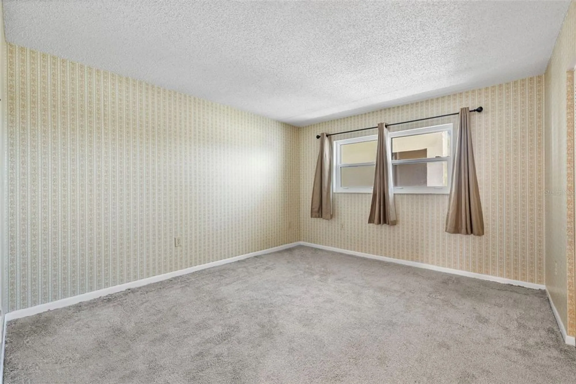 Property Slideshow image 8 of 22 | 5603 80th st n unit 202, Saint Petersburg, FL, 33709