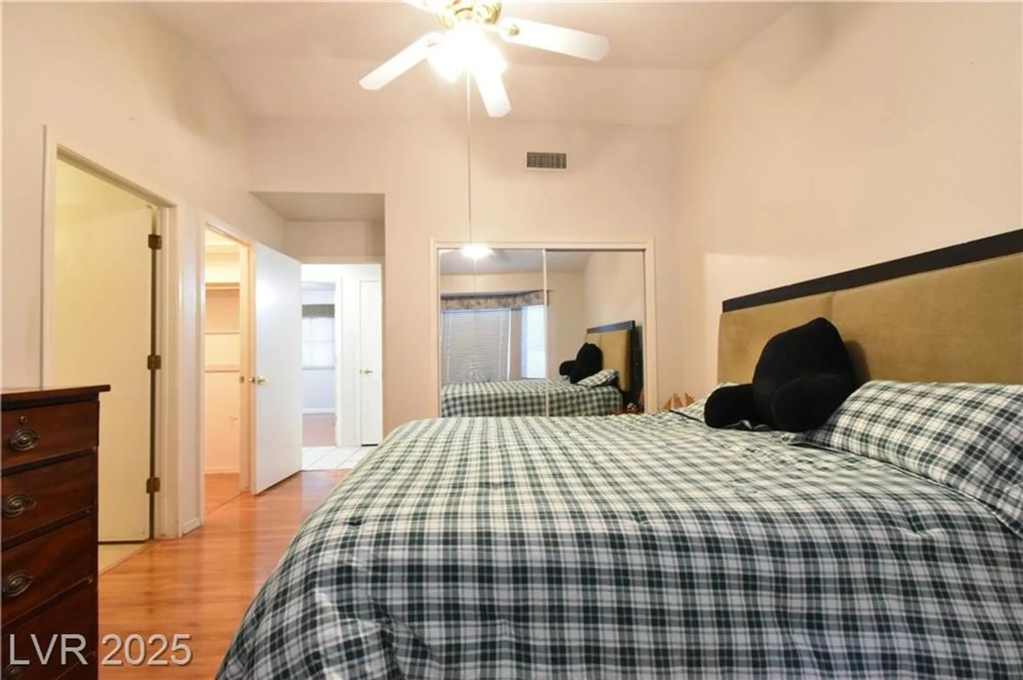 Property Slideshow image 18 of 29 | 2412 springridge dr, Las Vegas, NV, 89134