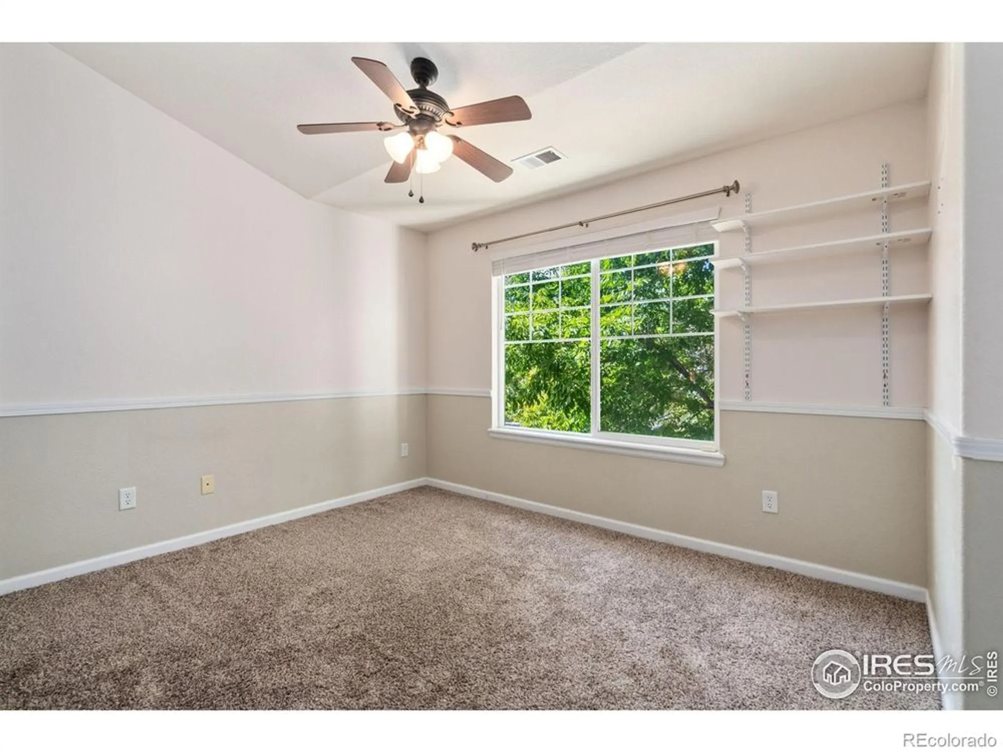 Property Slideshow image 15 of 19 | 4725 hahns peak dr unit 204, Loveland, CO, 80538