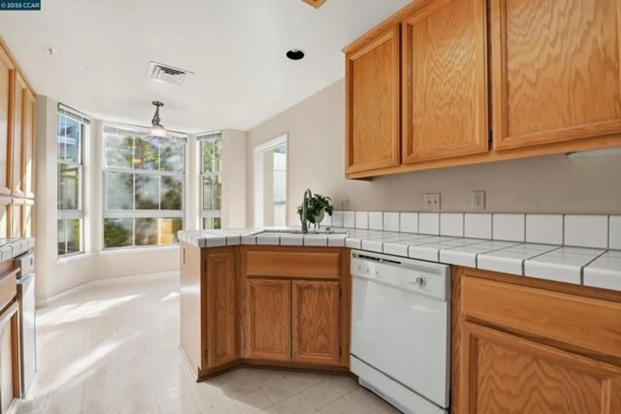 Property Slideshow image 9 of 25 | 5913 horsemans canyon dr apt 1c, Walnut Creek, CA, 94595