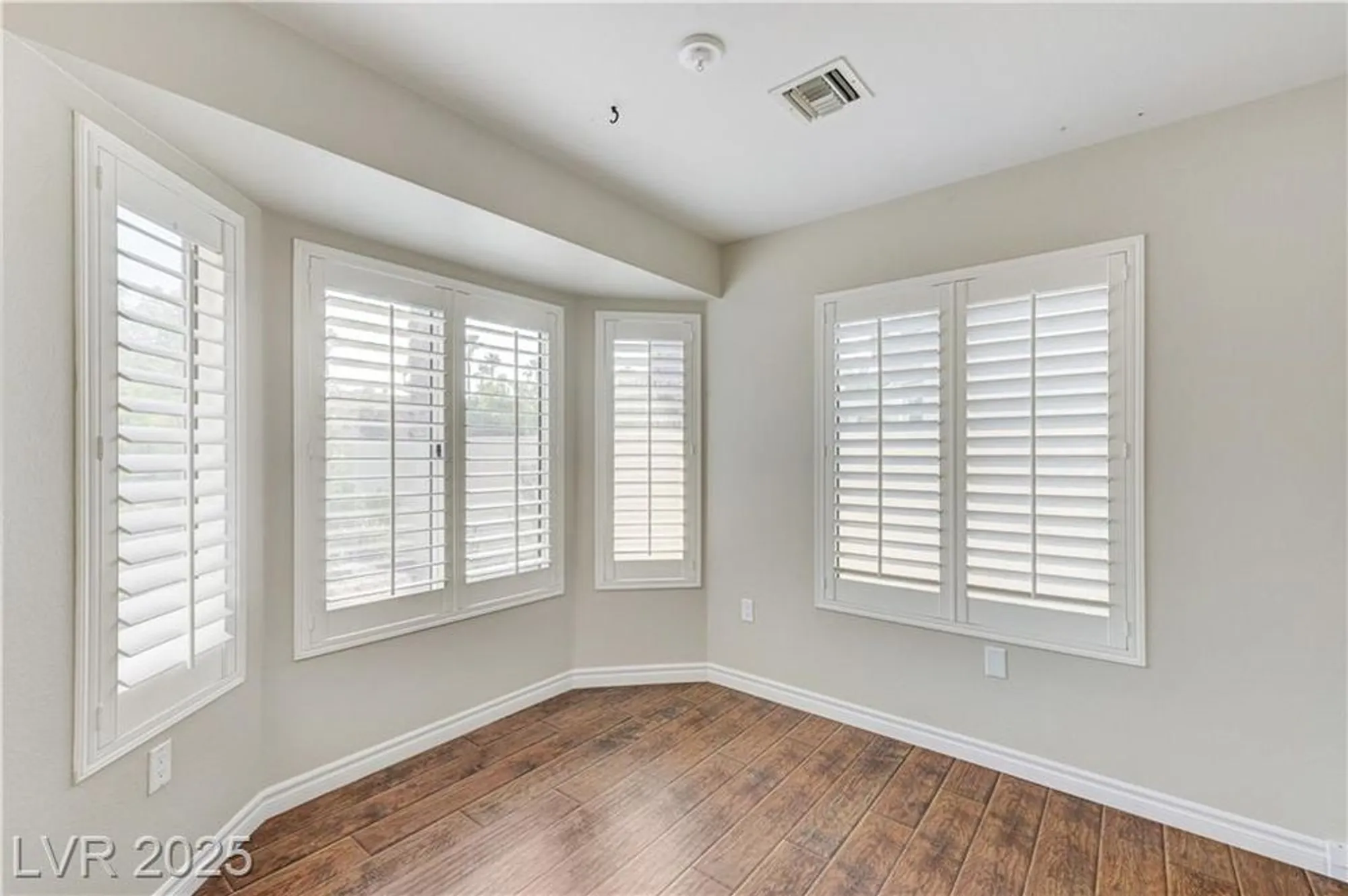 Property Slideshow image 9 of 24 | 8737 smokey dr, Las Vegas, NV, 89134