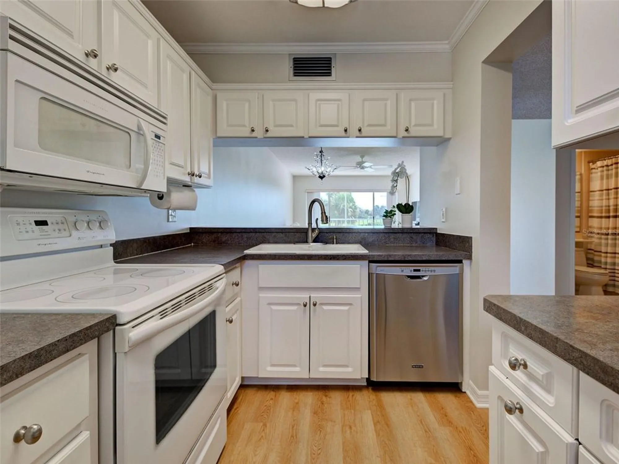 Property Slideshow image 9 of 54 | 406 cerromar cir 222, Venice, FL, 34293