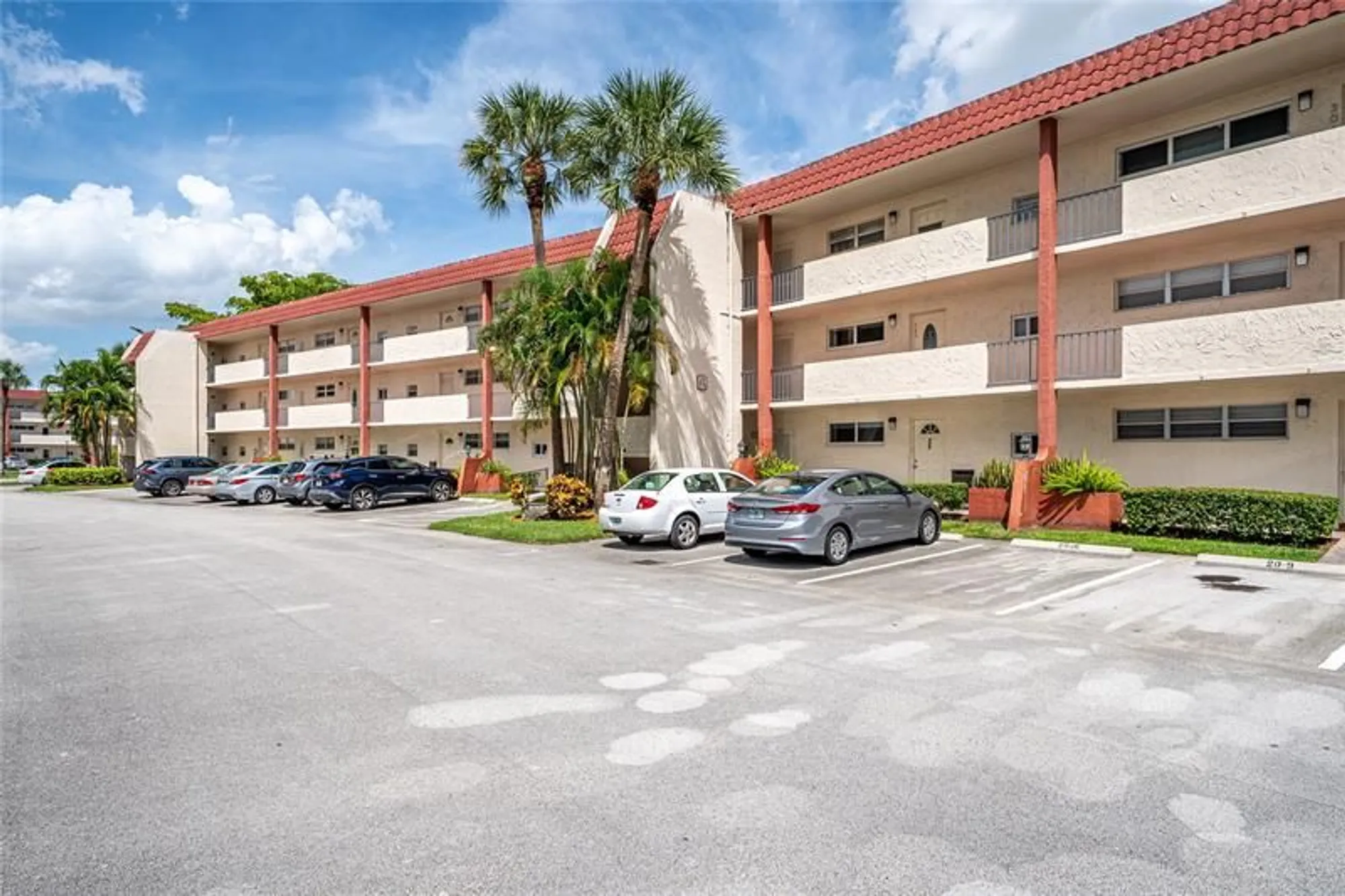 Property Slideshow image 21 of 57 | 9720 s hollybrook lake dr 205, Pembroke Pines, FL, 33025