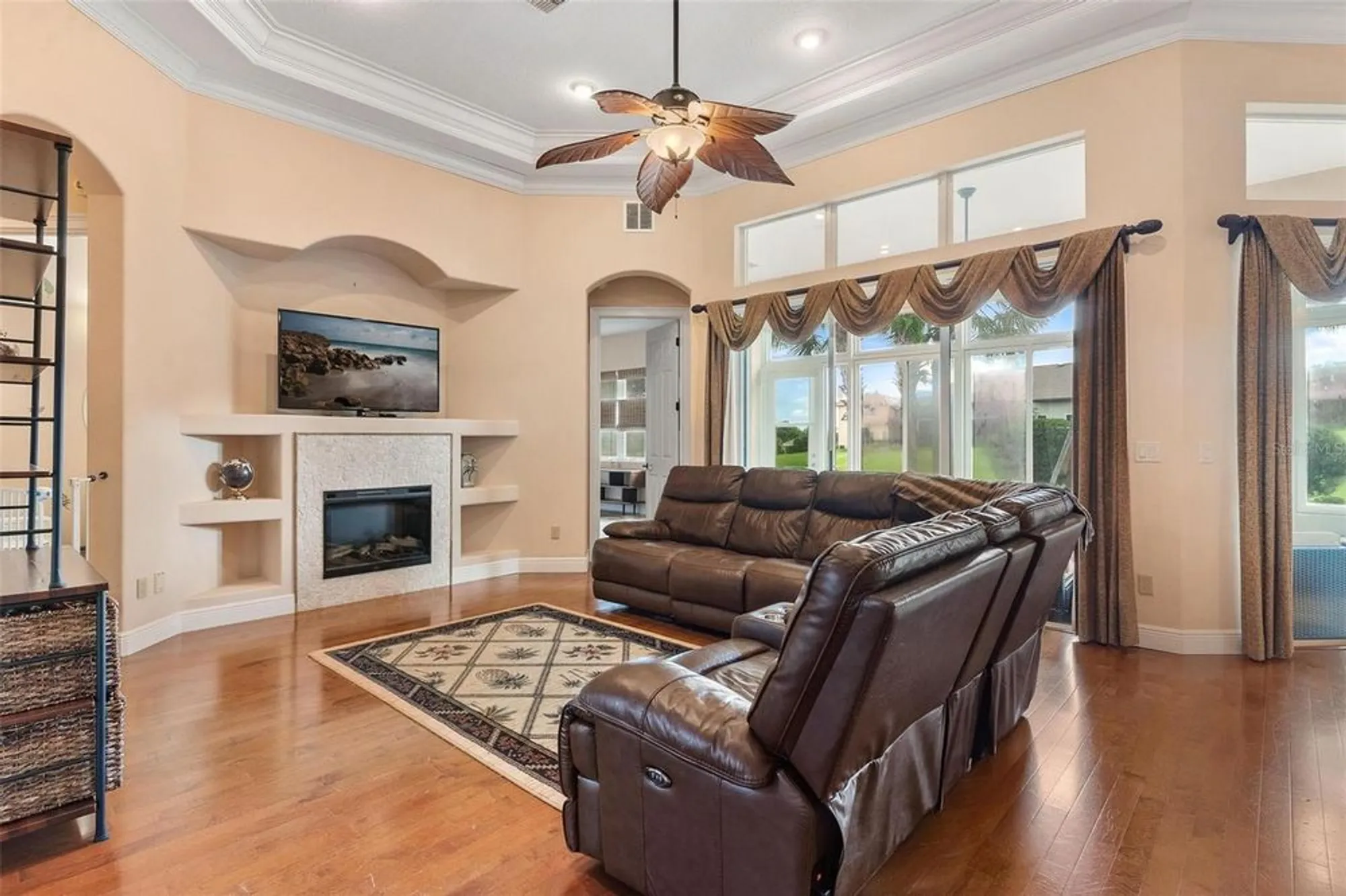 Property Slideshow image 6 of 47 | 38800 harborwoods pl, Lady Lake, FL, 32159