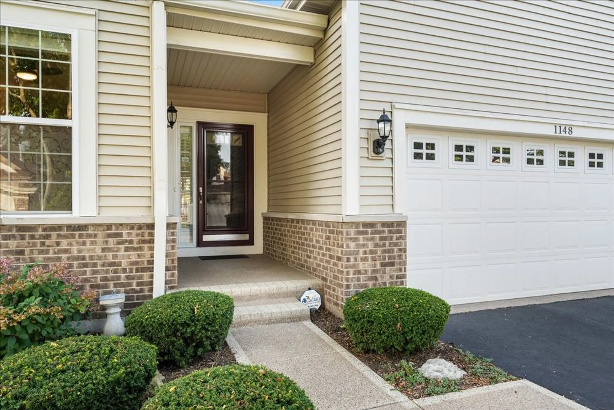 Property Slideshow image 2 of 30 | 1148 drury ln, Aurora, IL, 60502