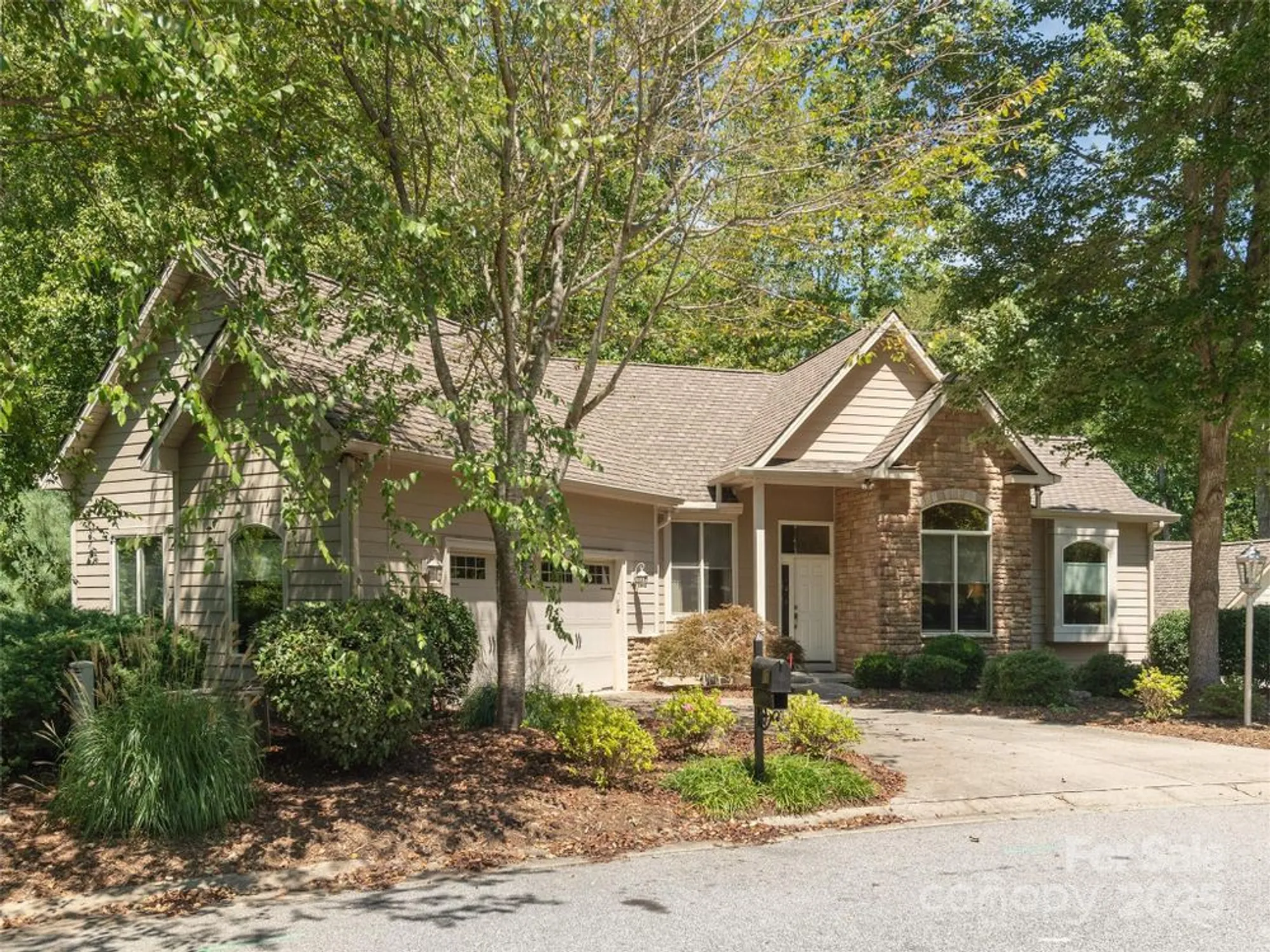 Property Slideshow image 37 of 44 | 17 high park ct, Hendersonville, NC, 28791