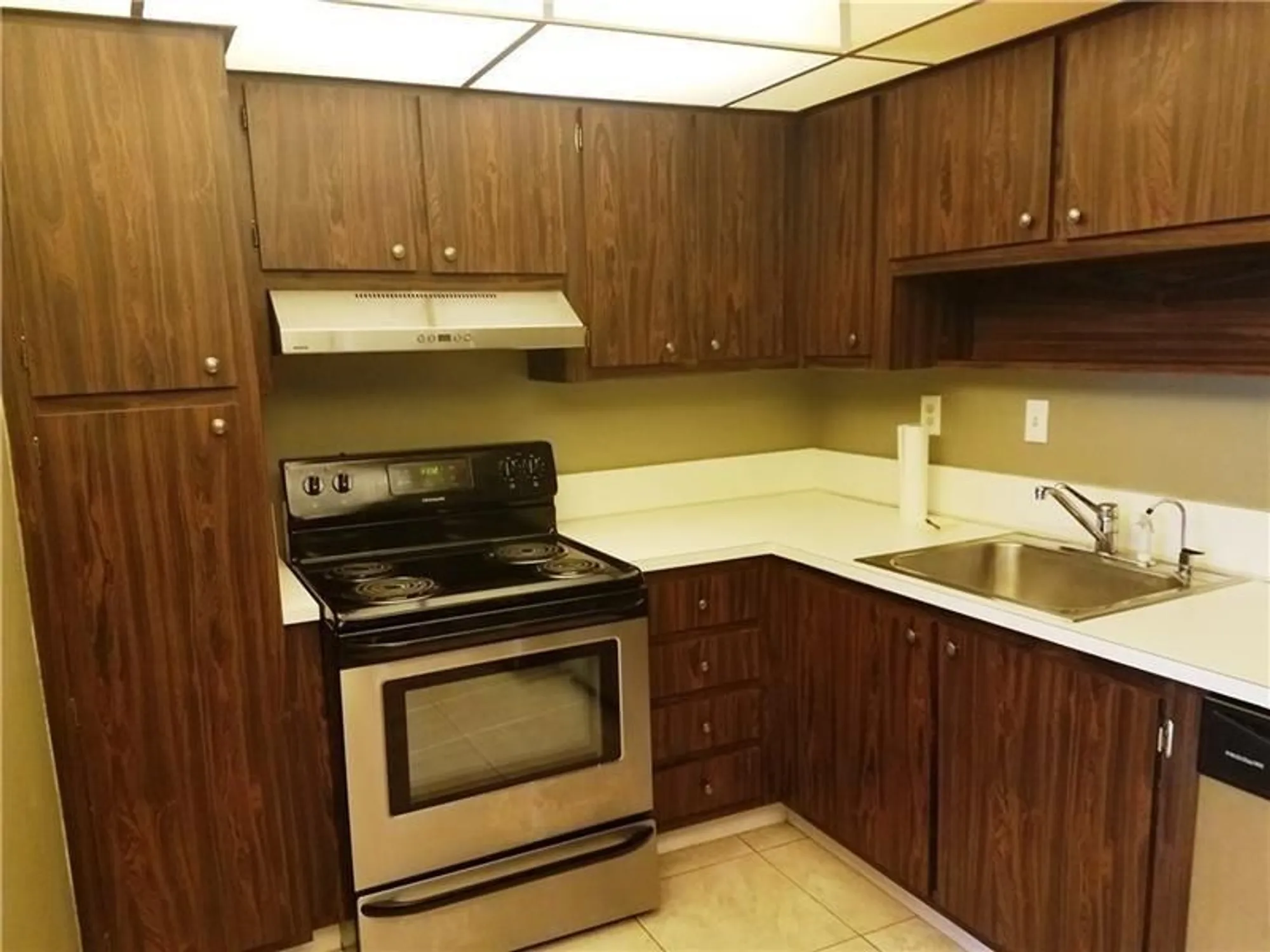 Property Slideshow image 6 of 30 | 1400 saint charles pl apt 211, Pembroke Pines, FL, 33026