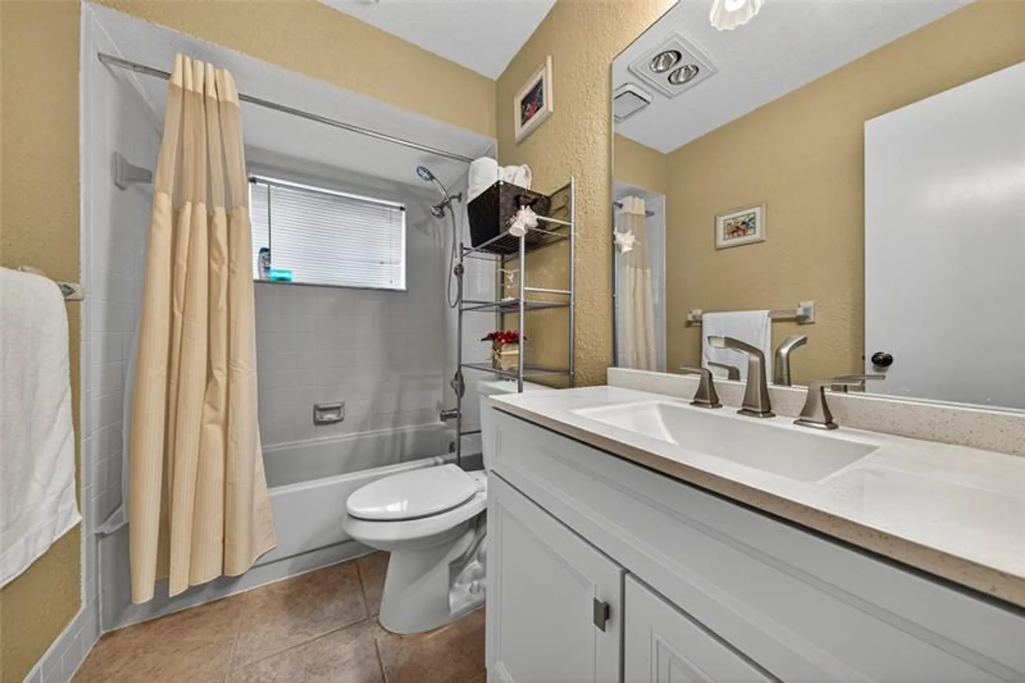 Property Slideshow image 33 of 50 | 9812 nw 75th ct, Tamarac, FL, 33321