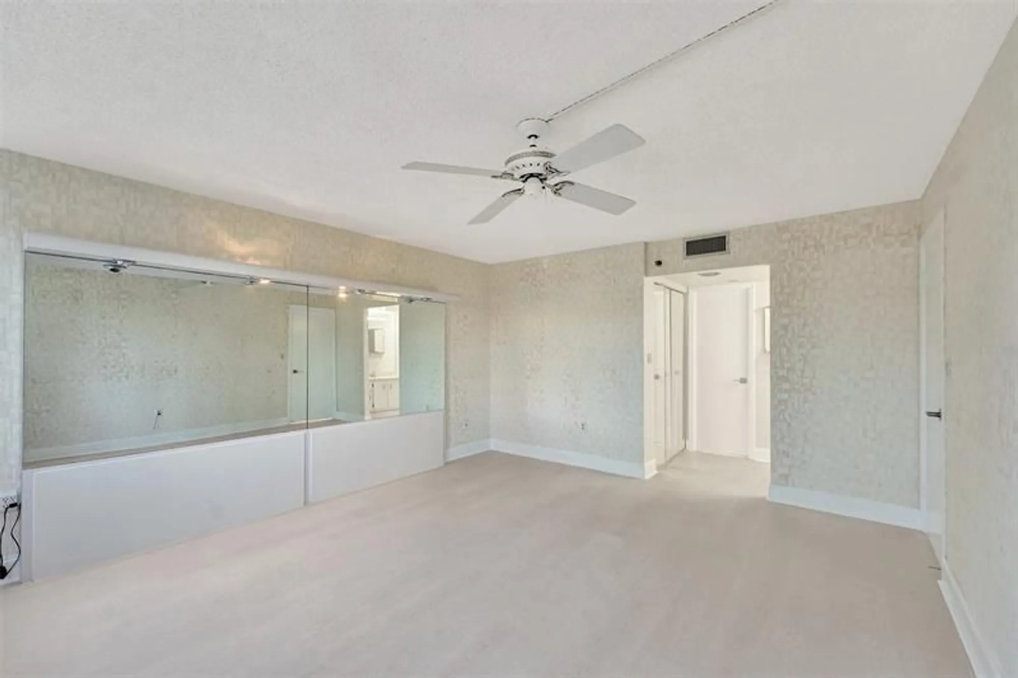 Property Slideshow image 9 of 34 | 1000 saint charles pl 305, Pembroke Pines, FL, 33026