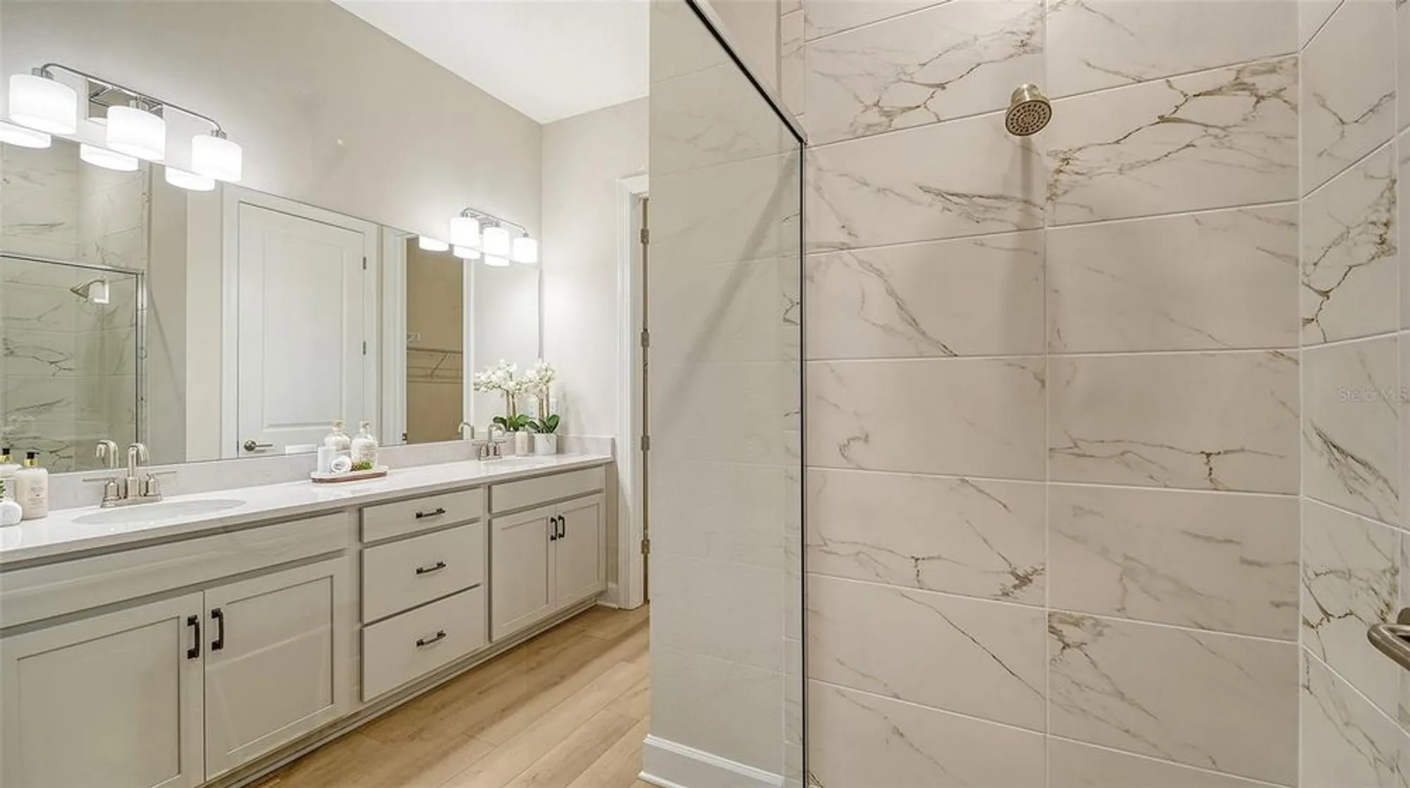 Property Slideshow image 32 of 90 | 16423 isola pl, Lakewood Ranch, FL, 34211