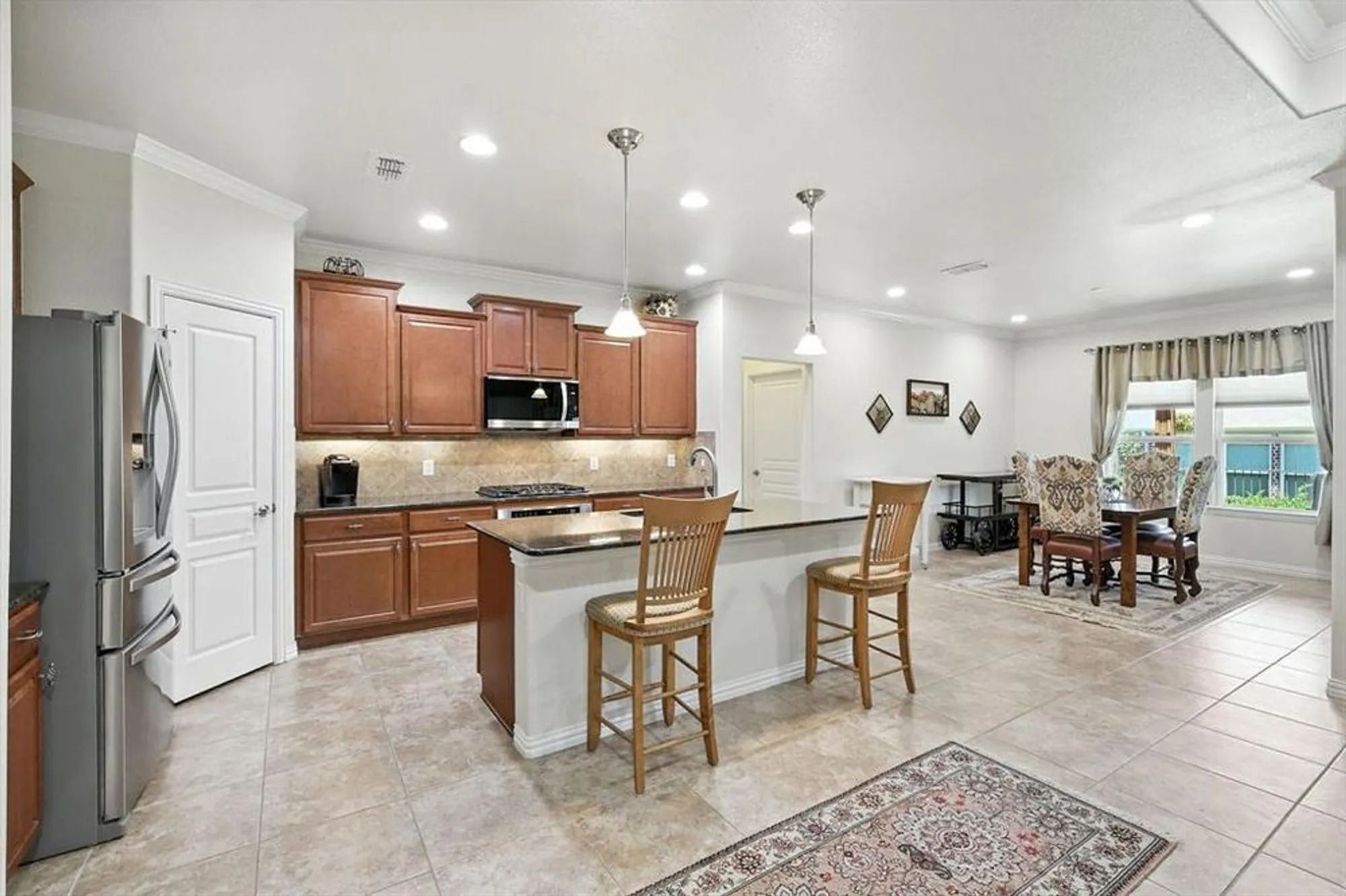 Property Slideshow image 16 of 40 | 2528 oyster bay dr, Frisco, TX, 75036