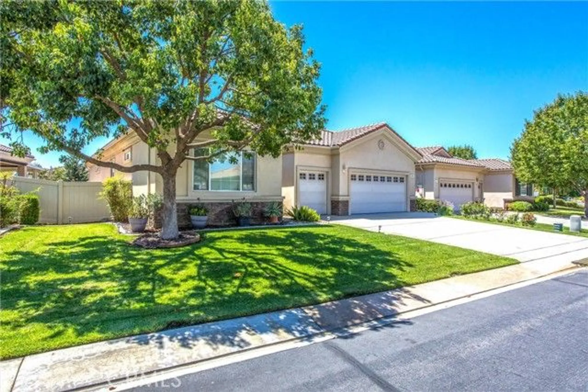Property Slideshow image 2 of 36 | 967 hidden oaks dr, Beaumont, CA, 92223