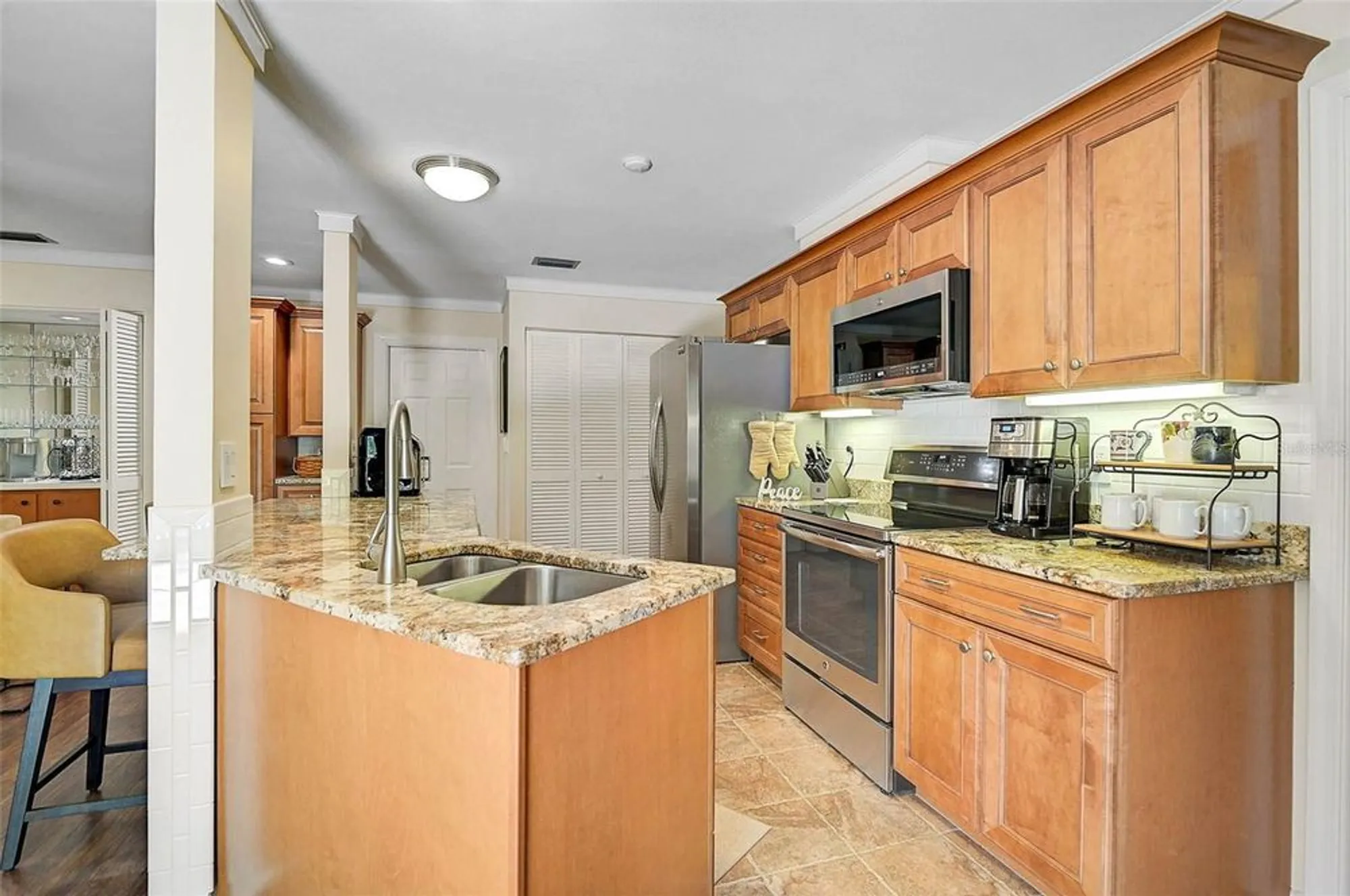 Property Slideshow image 29 of 61 | 3890 wilshire cir 27, Sarasota, FL, 34238