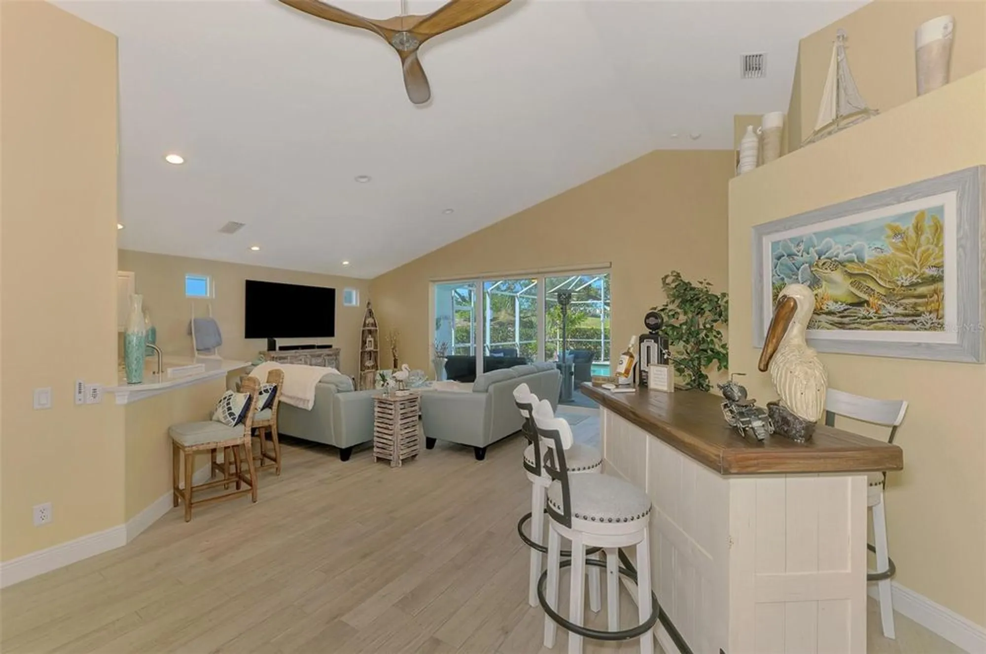 Property Slideshow image 12 of 55 | 320 bermuda ct 10, Venice, FL, 34293
