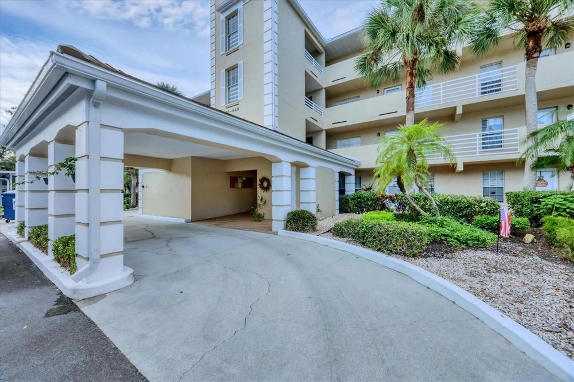 Property Slideshow image 1 of 56 | 823 wexford blvd # 823, Venice, FL, 34293