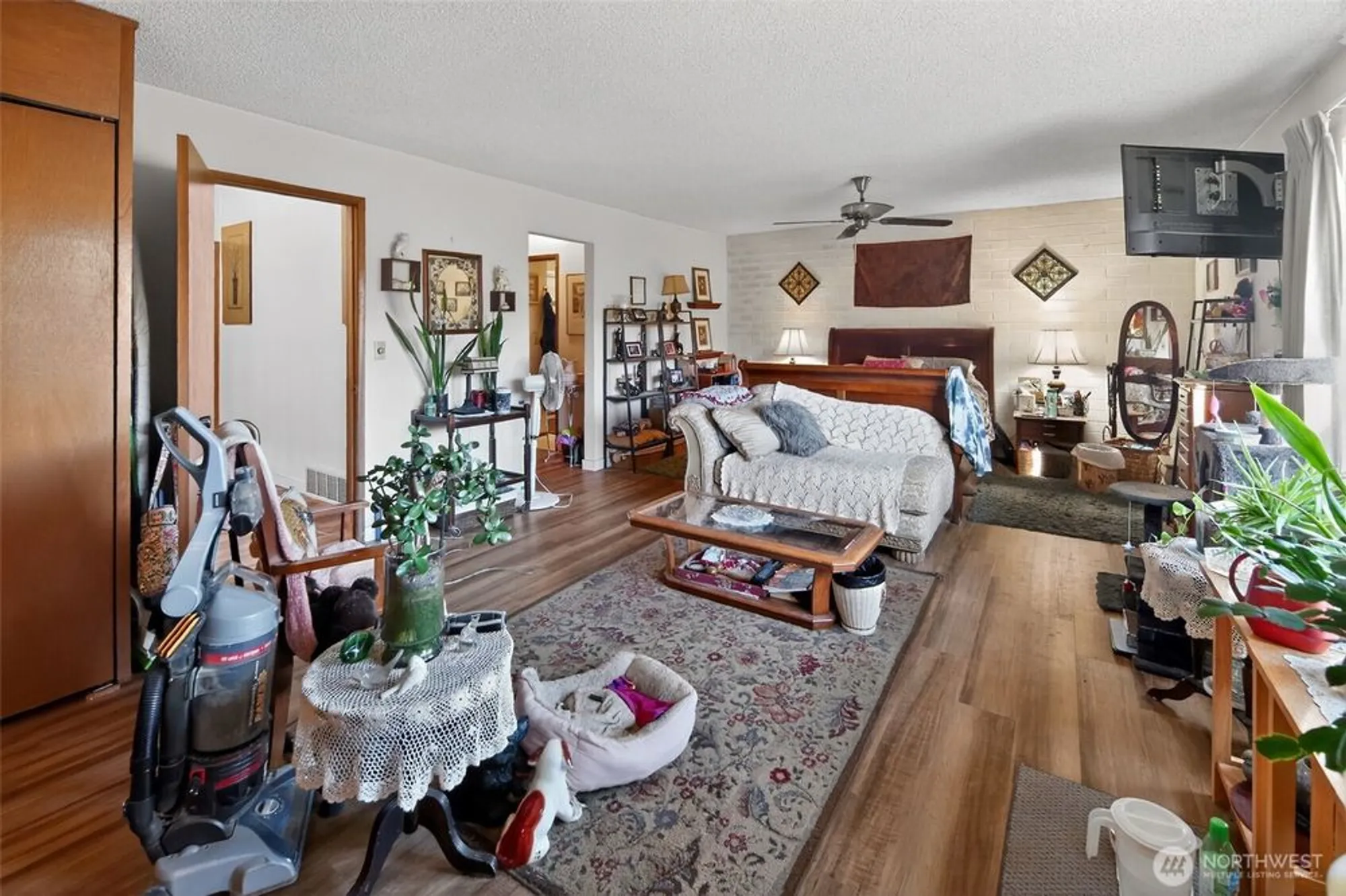 Property Slideshow image 19 of 30 | 10717 glen acres dr s # 735, Burien, WA, 98168