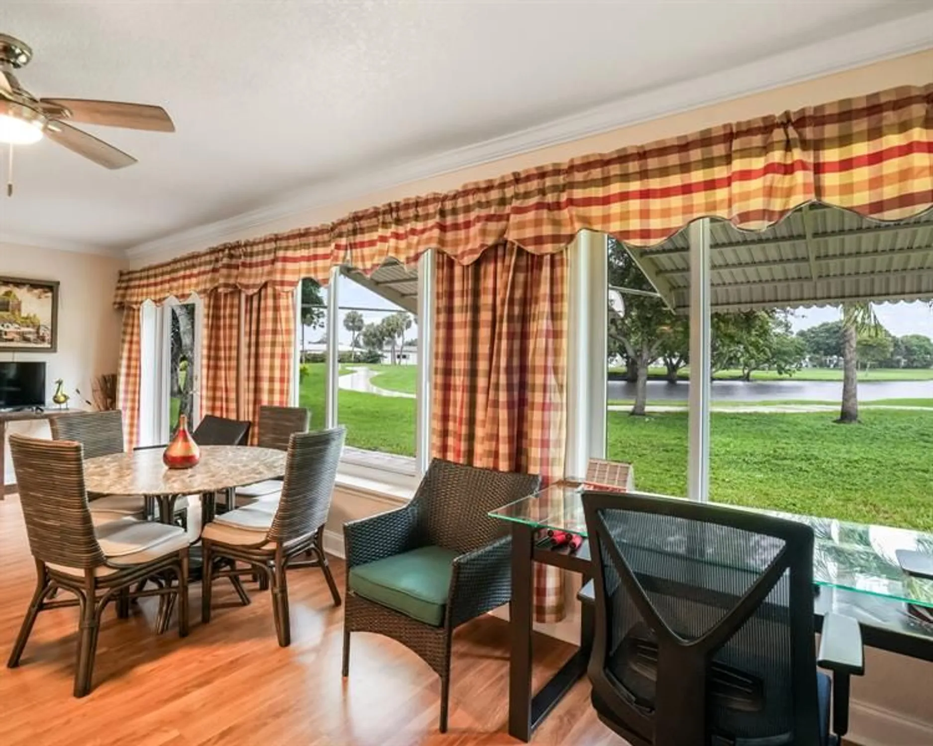 Property Slideshow image 7 of 42 | 4513 nw 43rd ter, Tamarac, FL, 33319