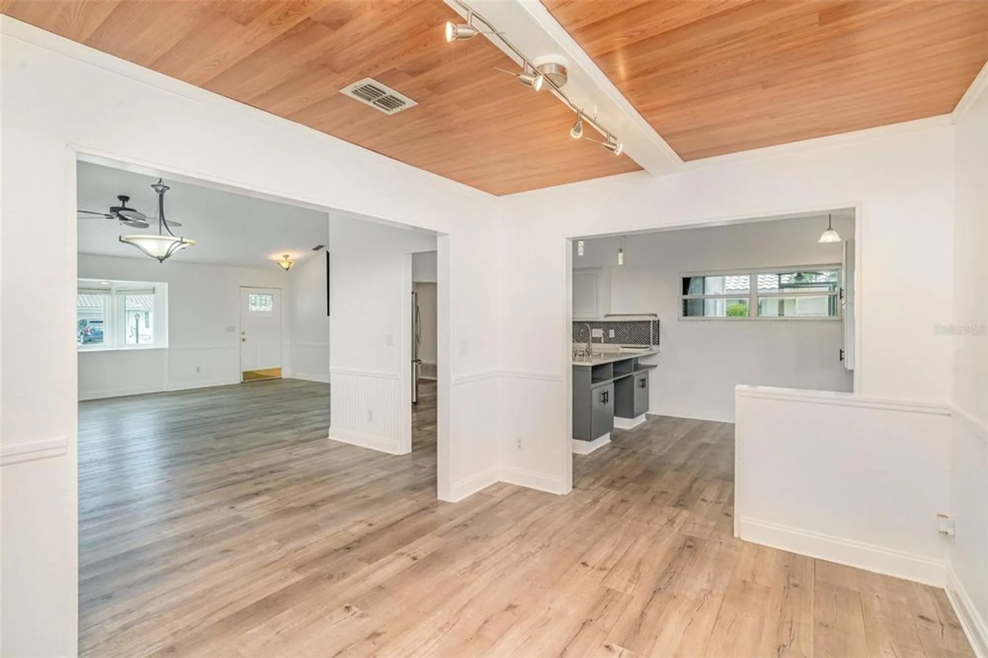 Property Slideshow image 9 of 31 | 2048 berry roberts dr, Sun City Center, FL, 33573