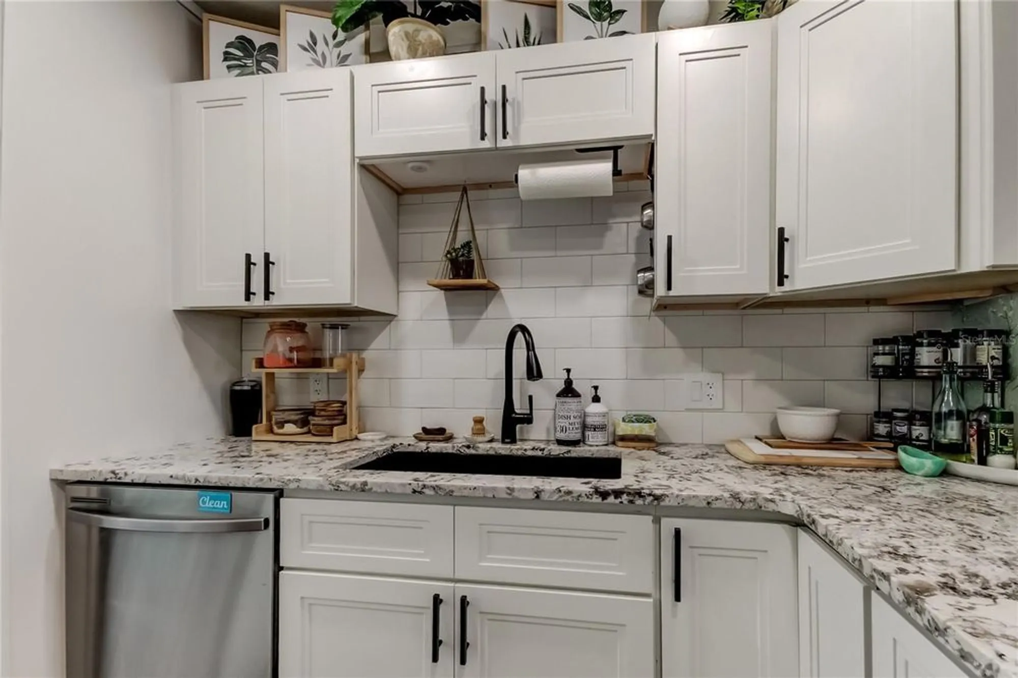 Property Slideshow image 12 of 66 | 2170 americus blvd 64, Clearwater, FL, 33763