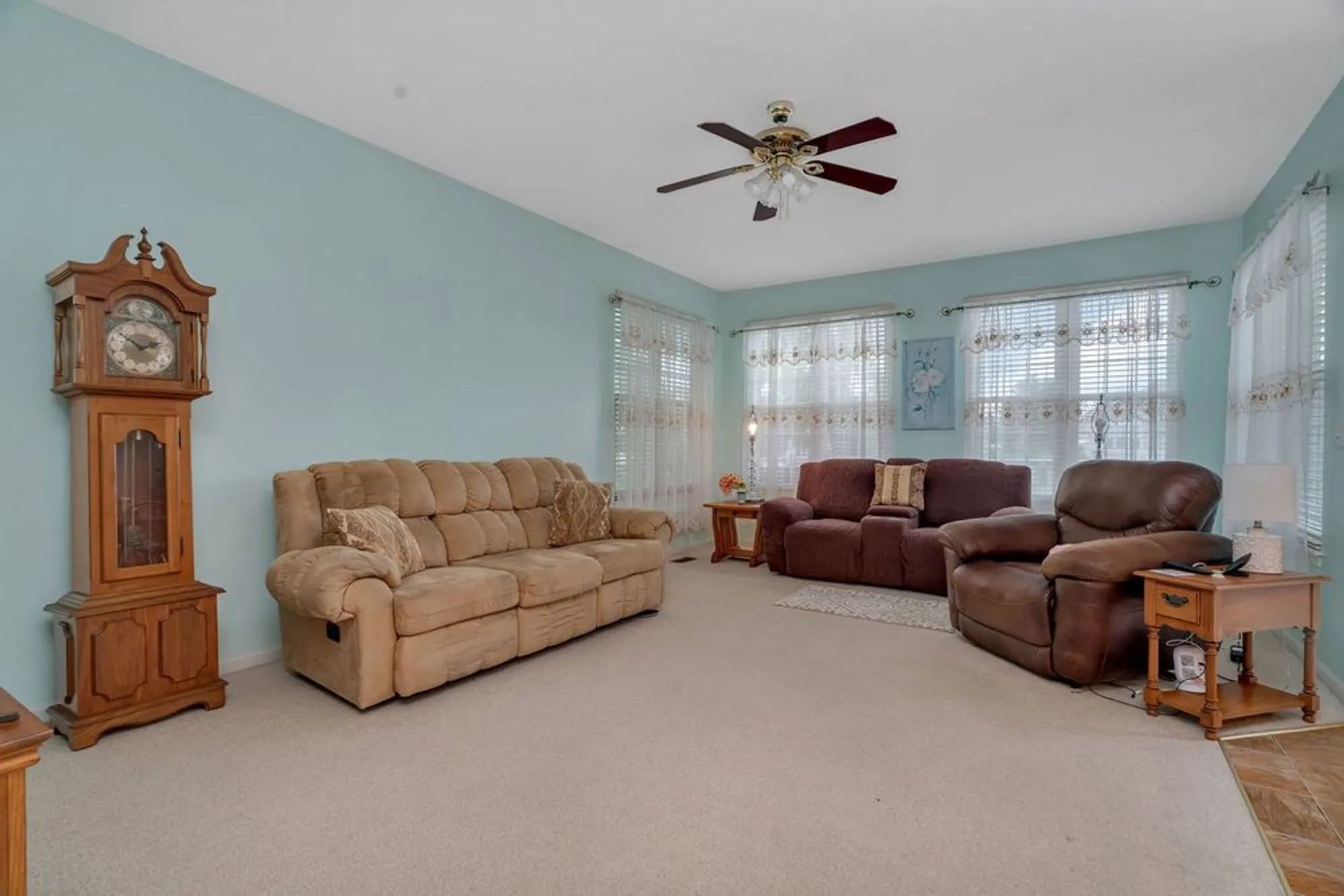 Property Slideshow image 7 of 32 | 21201 lily lake ln, Crest Hill, IL, 60403