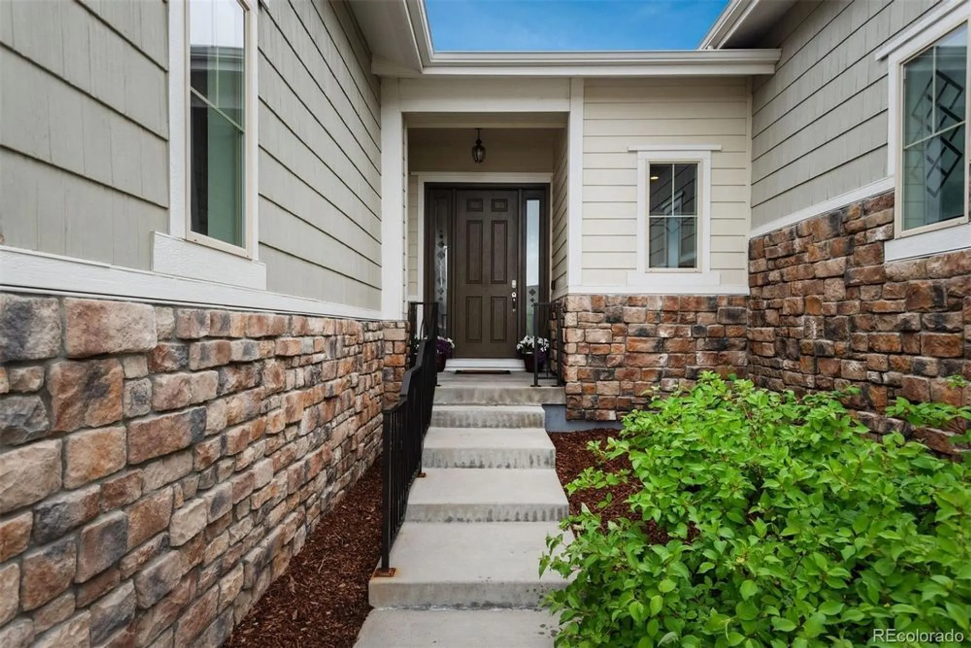 Property Slideshow image 2 of 33 | 23130 e del norte cir, Aurora, CO, 80016