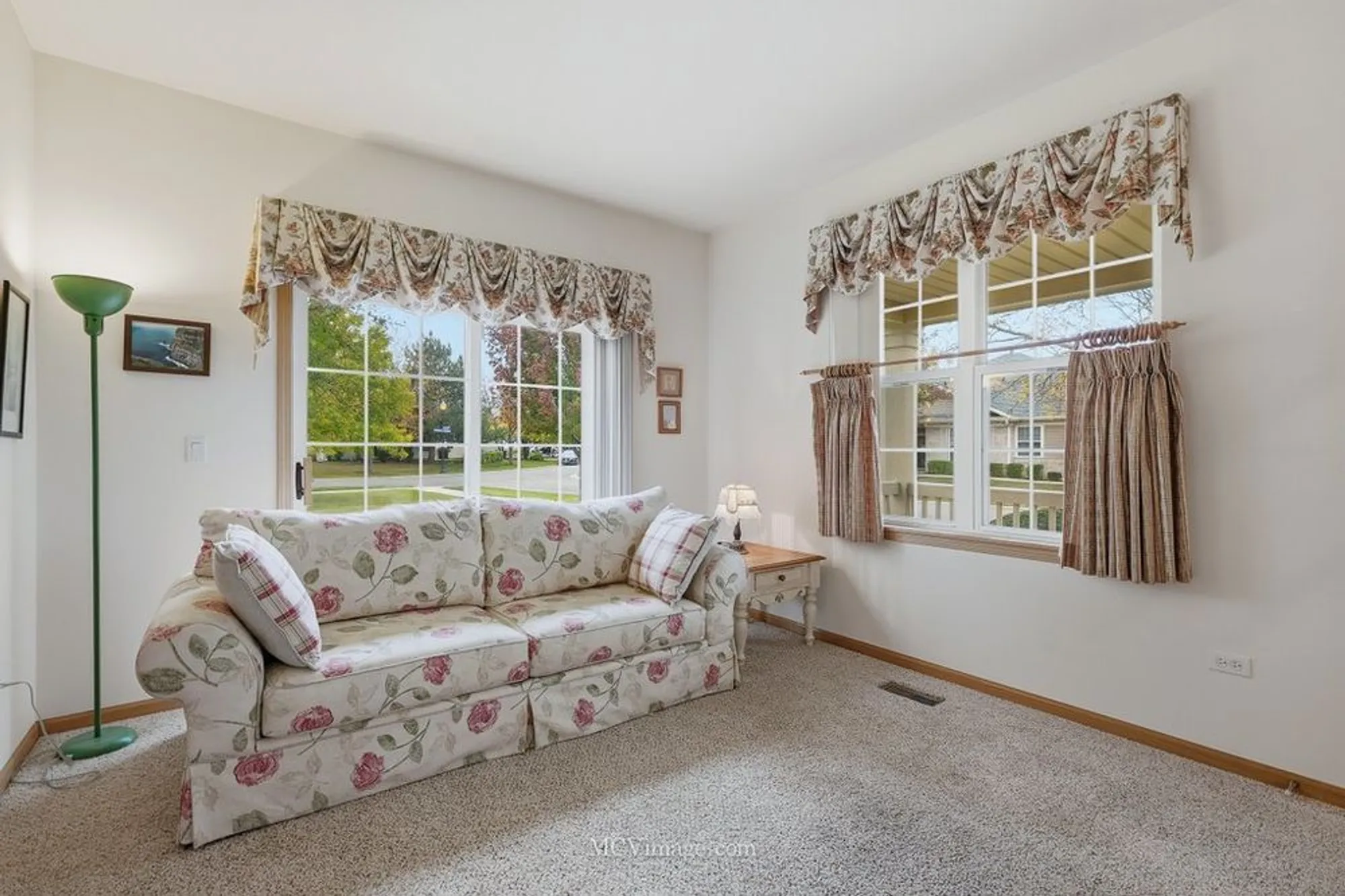 Property Slideshow image 22 of 34 | 21525 lake saint clair dr, Crest Hill, IL, 60403