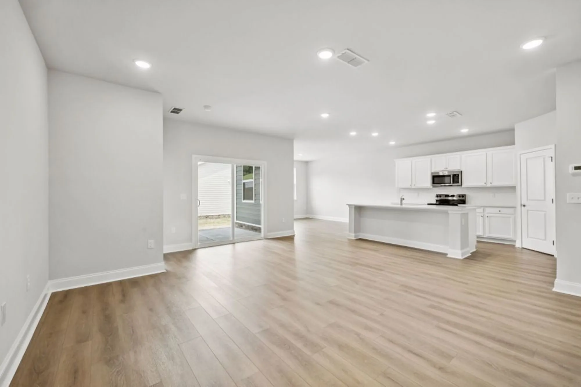 Property Slideshow image 13 of 49 | 304 stonehaus cir, Antioch, TN, 37013