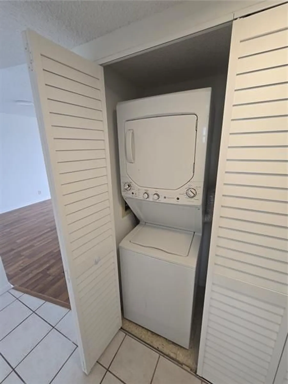 Property Slideshow image 22 of 31 | 6890 royal palm blvd 211h, Margate, FL, 33063