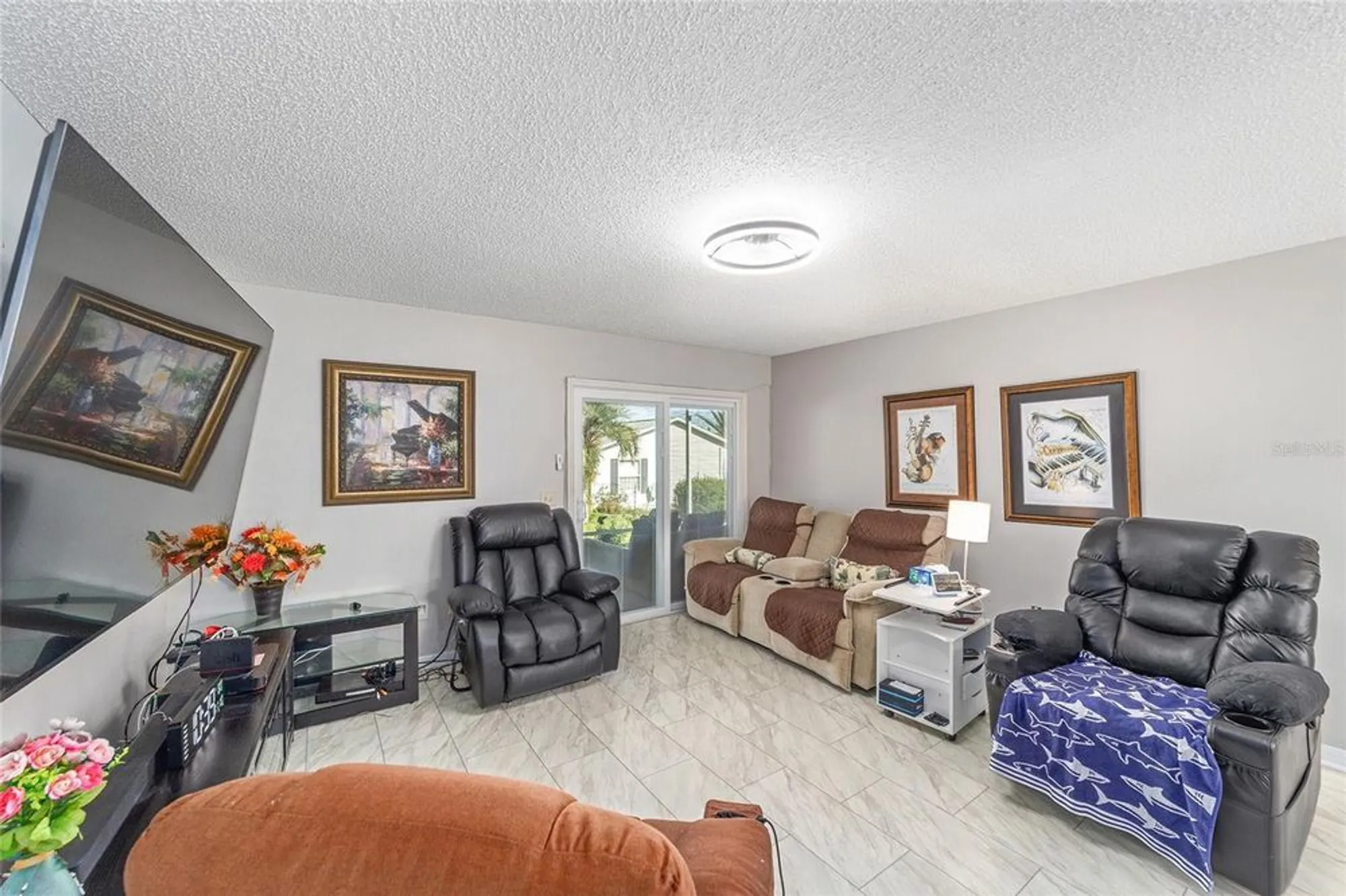 Property Slideshow image 7 of 40 | 8143 se 175th columbia pl, The Villages, FL, 32162