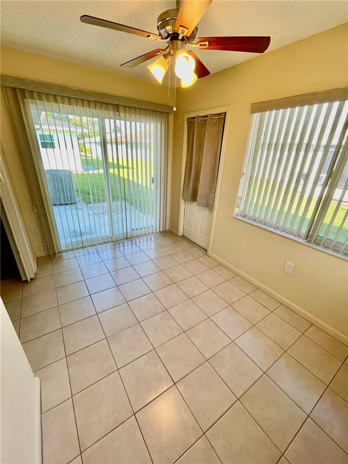 Property Slideshow image 17 of 59 | 1690 colonnades cir, Lakeland, FL, 33811