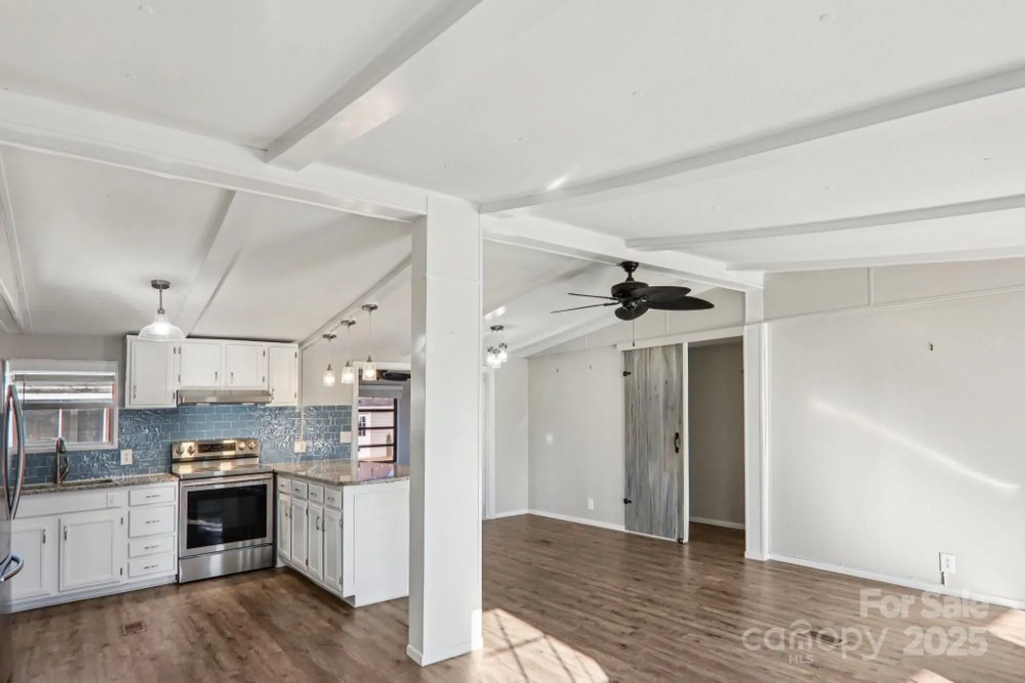 Property Slideshow image 9 of 48 | 302 meadowbrook ct, Hendersonville, NC, 28792