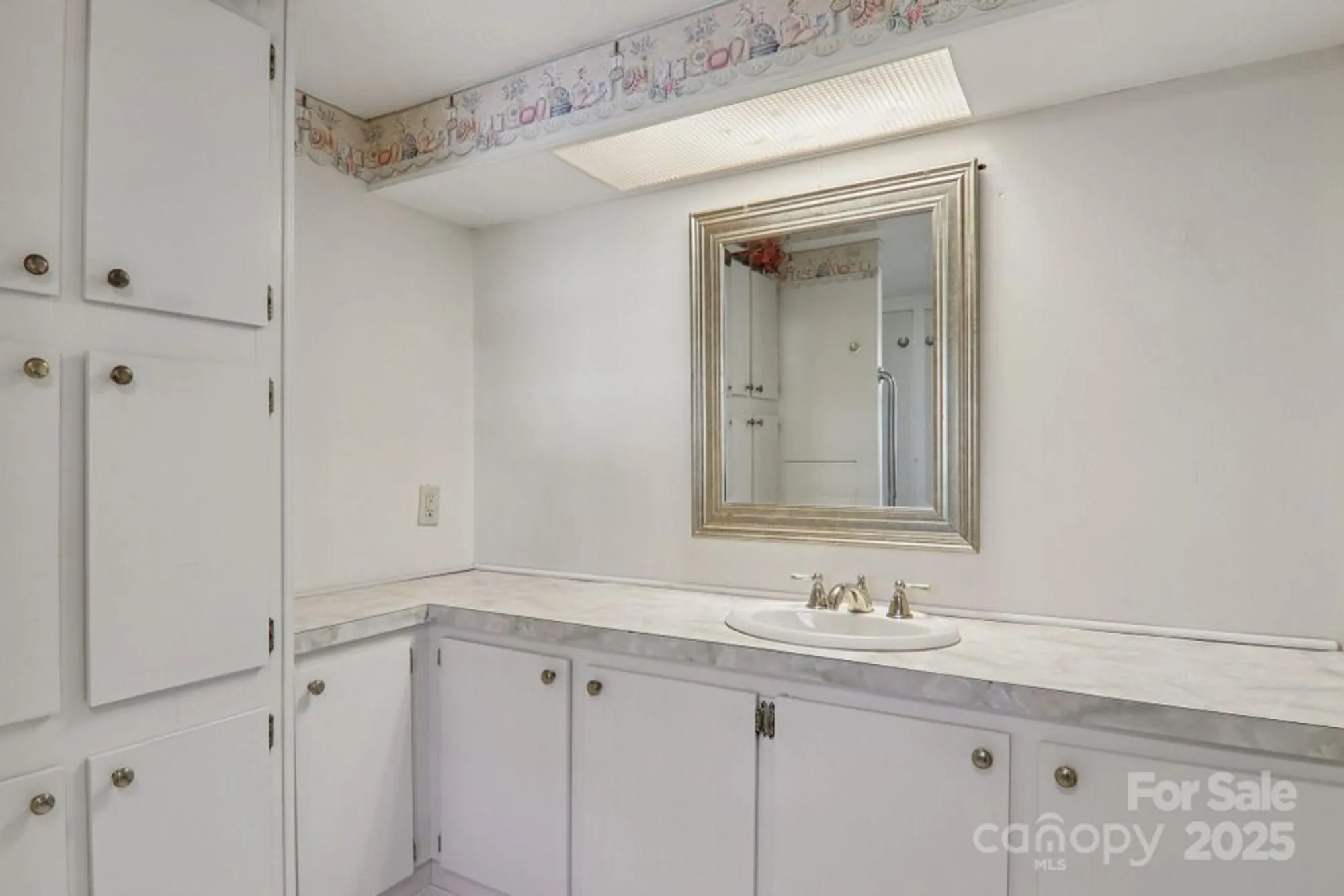 Property Slideshow image 26 of 44 | 201 cranbrook cir, Hendersonville, NC, 28792