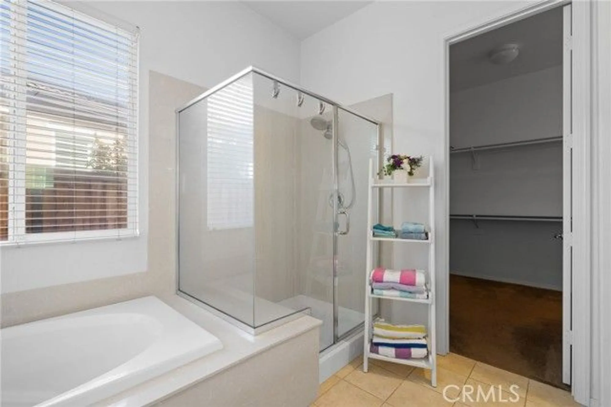 Property Slideshow image 15 of 28 | 9904 toscana dr, Bakersfield, CA, 93306