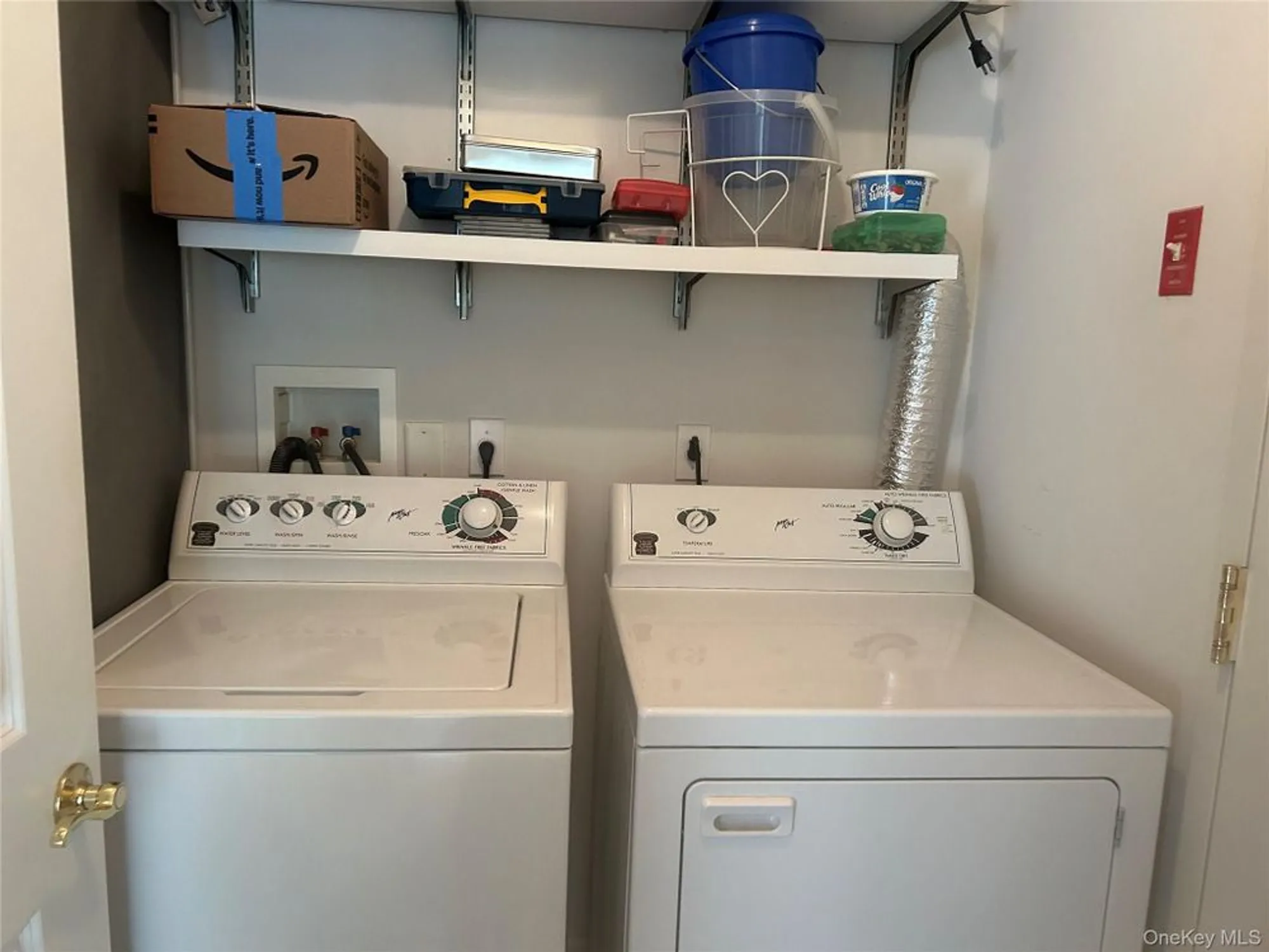 Property Slideshow image 10 of 11 | 1082 savoy dr, Melville, NY, 11747