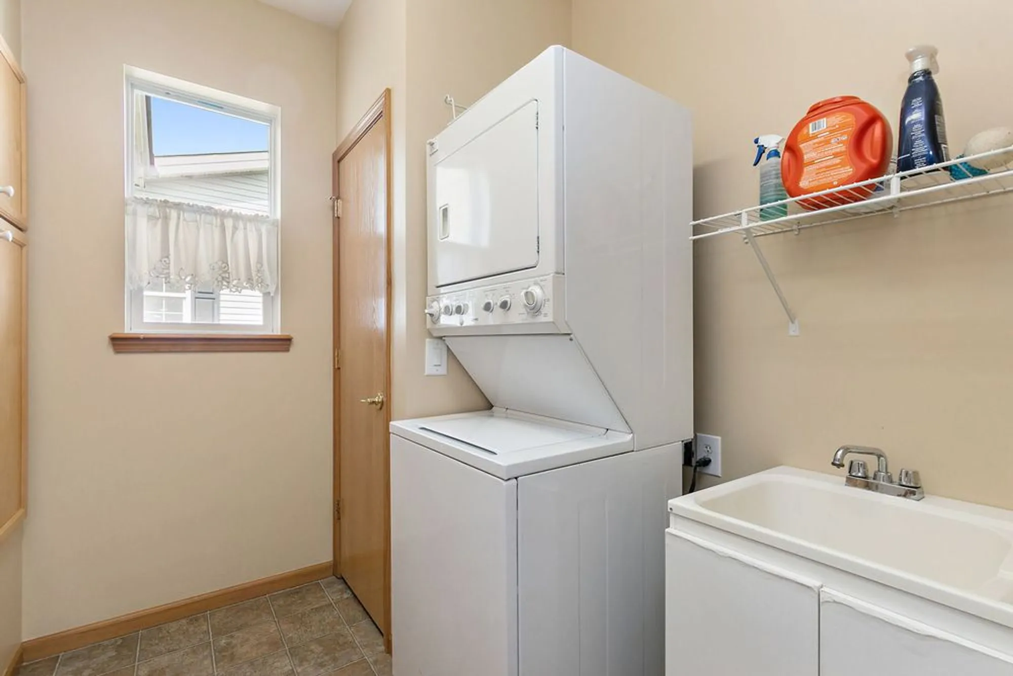 Property Slideshow image 22 of 31 | 115 hunter ct, Grayslake, IL, 60030