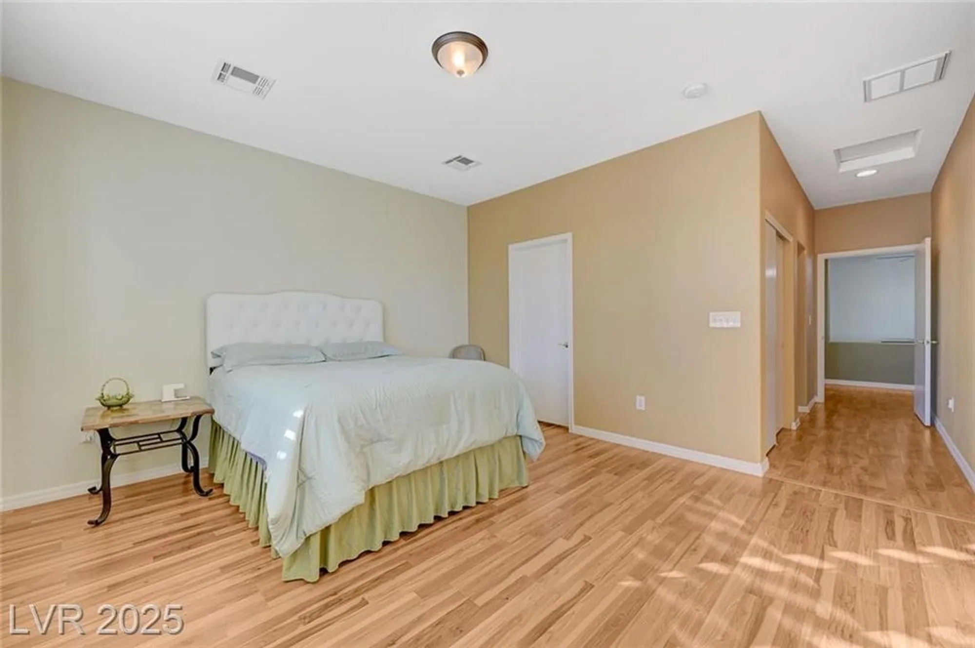 Property Slideshow image 27 of 72 | 4956 momenti st, Las Vegas, NV, 89135