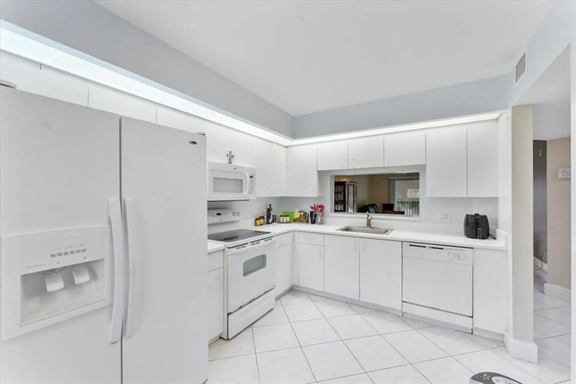 Property Slideshow image 8 of 17 | 850 sw 138th ave apt 208d, Pembroke Pines, FL, 33027