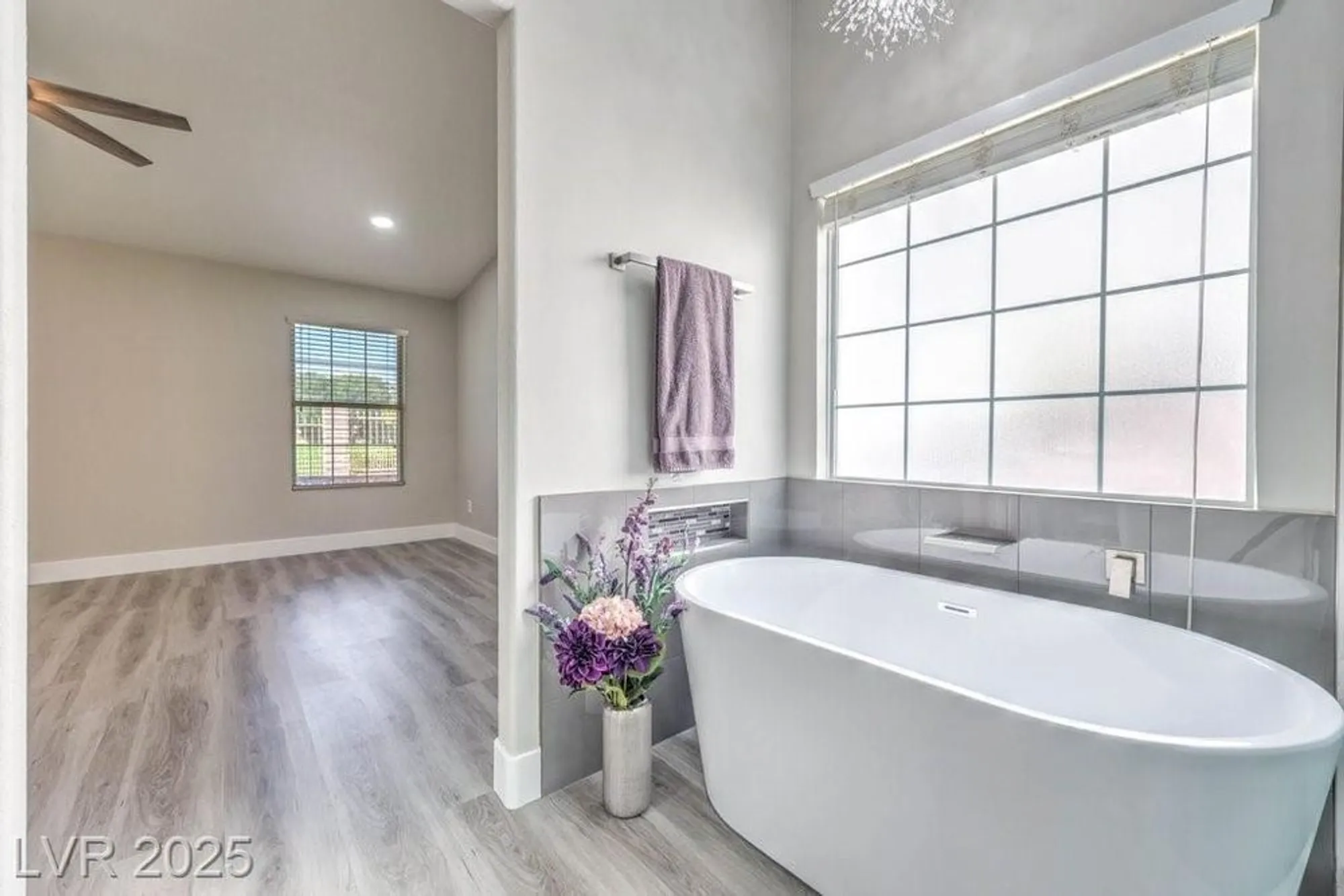 Property Slideshow image 33 of 63 | 5433 honey mesquite ln, Las Vegas, NV, 89130