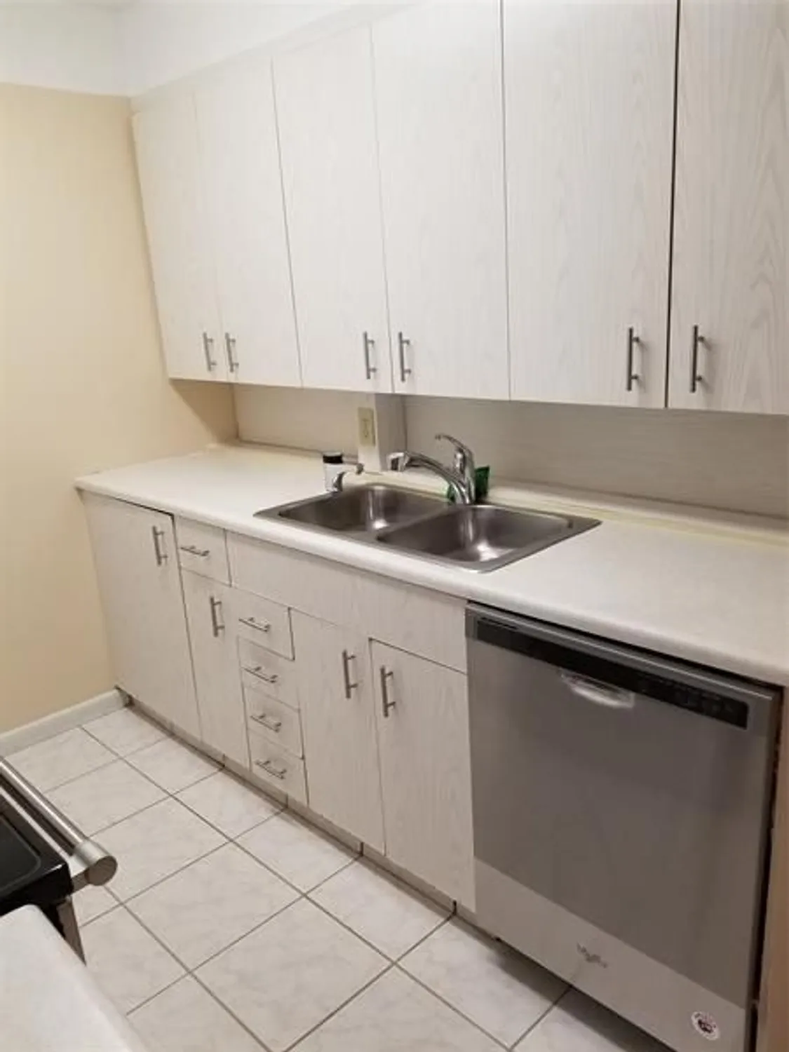 Property Slideshow image 6 of 25 | 4090 cornwall e # 4090, Boca Raton, FL, 33434