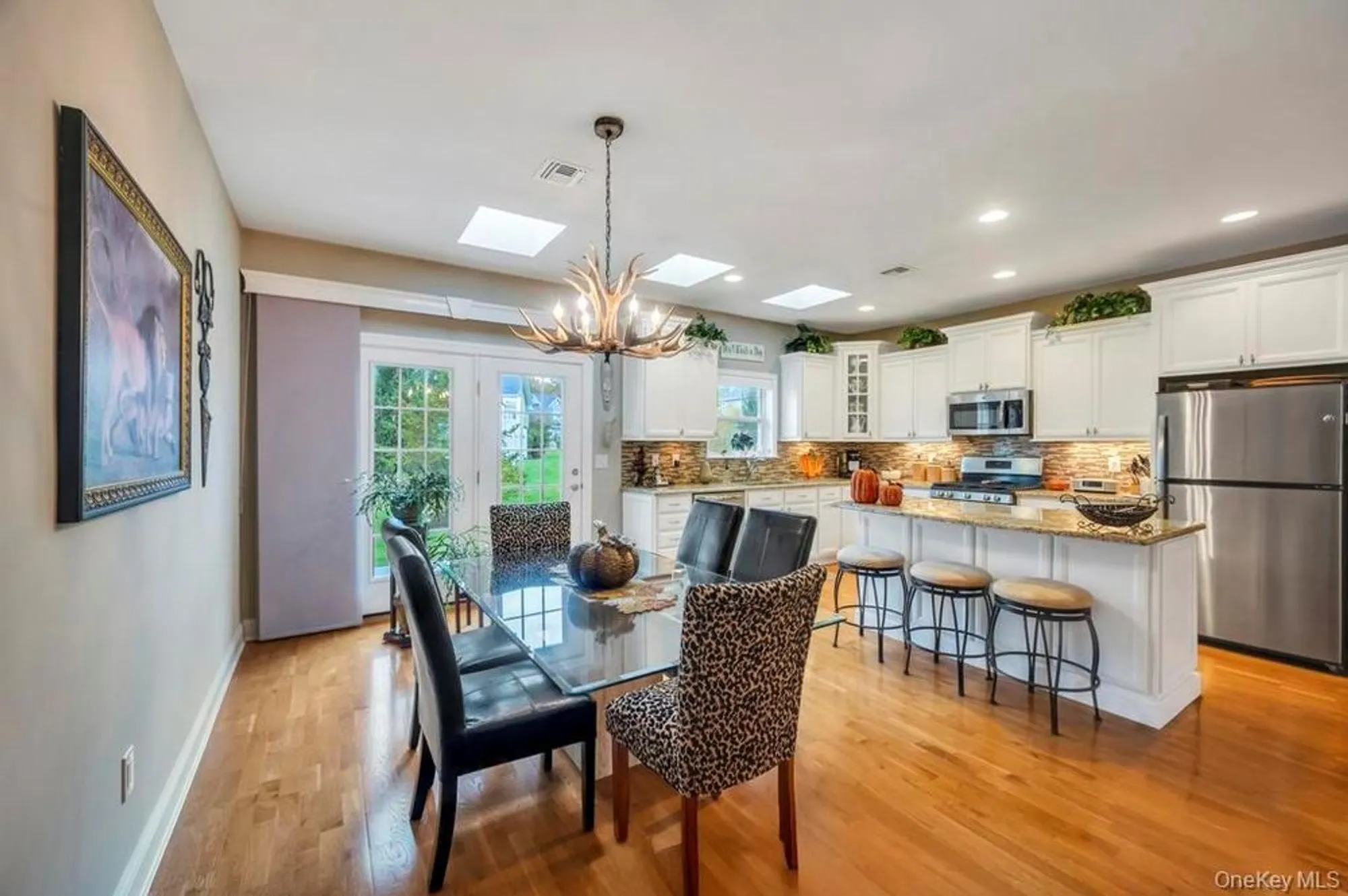 Property Slideshow image 18 of 42 | 4 haverton ct, Riverhead, NY, 11901