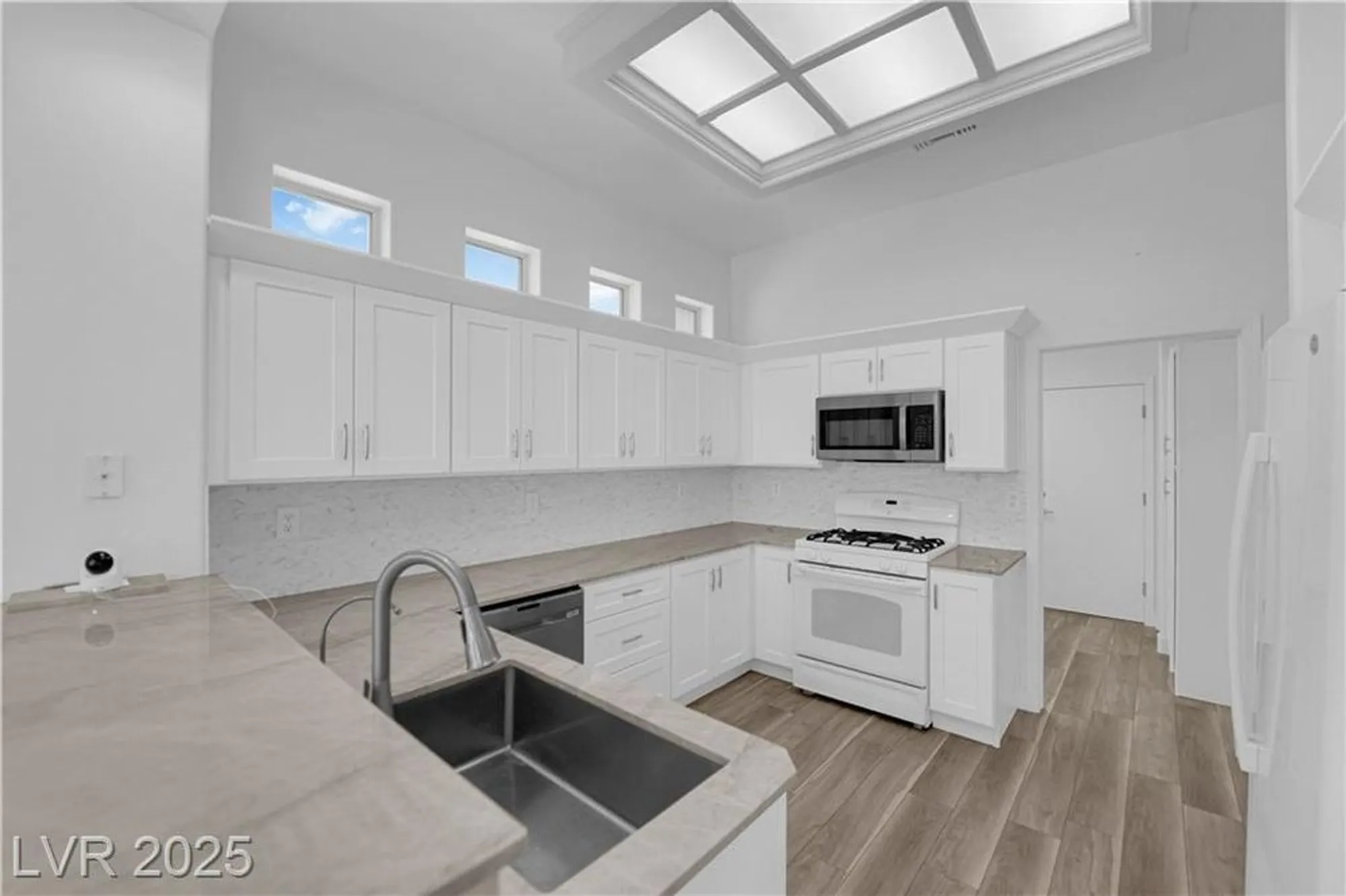 Property Slideshow image 4 of 35 | 10144 hunter springs dr, Las Vegas, NV, 89134