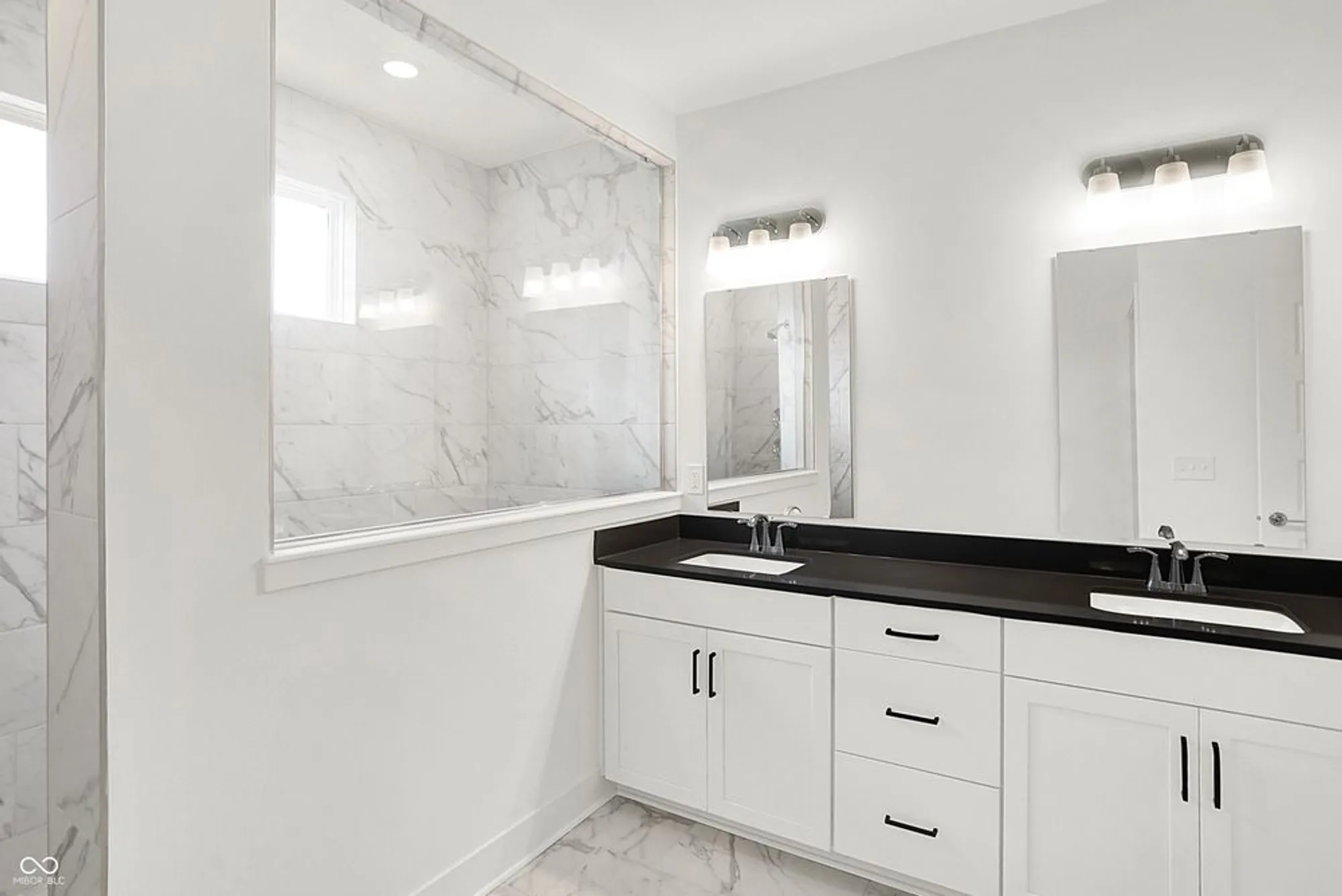 Property Slideshow image 27 of 46 | 5062 foxley park ln, Avon, IN, 46123