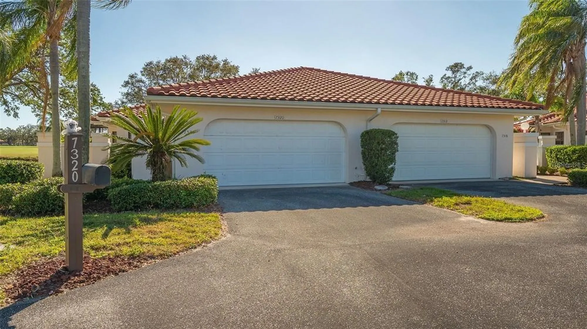 Property Slideshow image 7 of 95 | 7320 golf pointe cir, Sarasota, FL, 34243