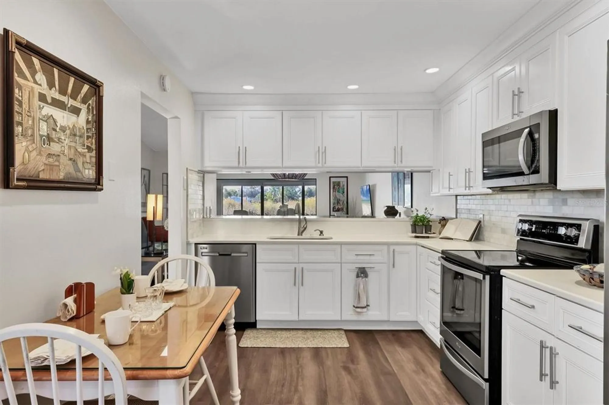 Property Slideshow image 14 of 55 | 3861 wilshire cir 115, Sarasota, FL, 34238