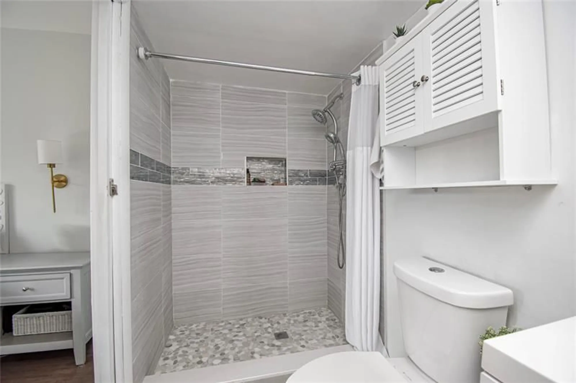 Property Slideshow image 22 of 51 | 1024 se 4th ave apt 102, Dania Beach, FL, 33004